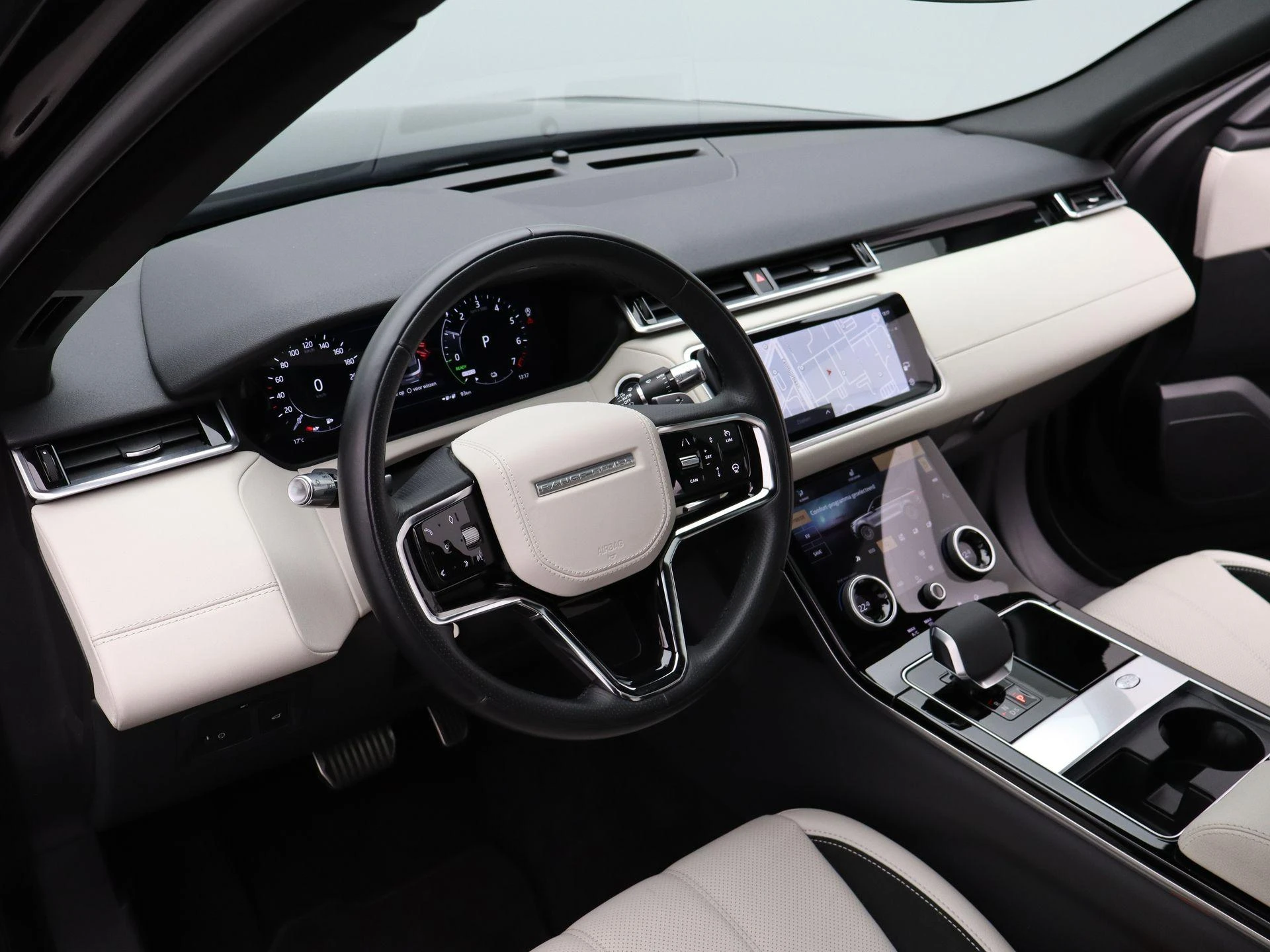 Land Rover-Range Rover Velar-image-31