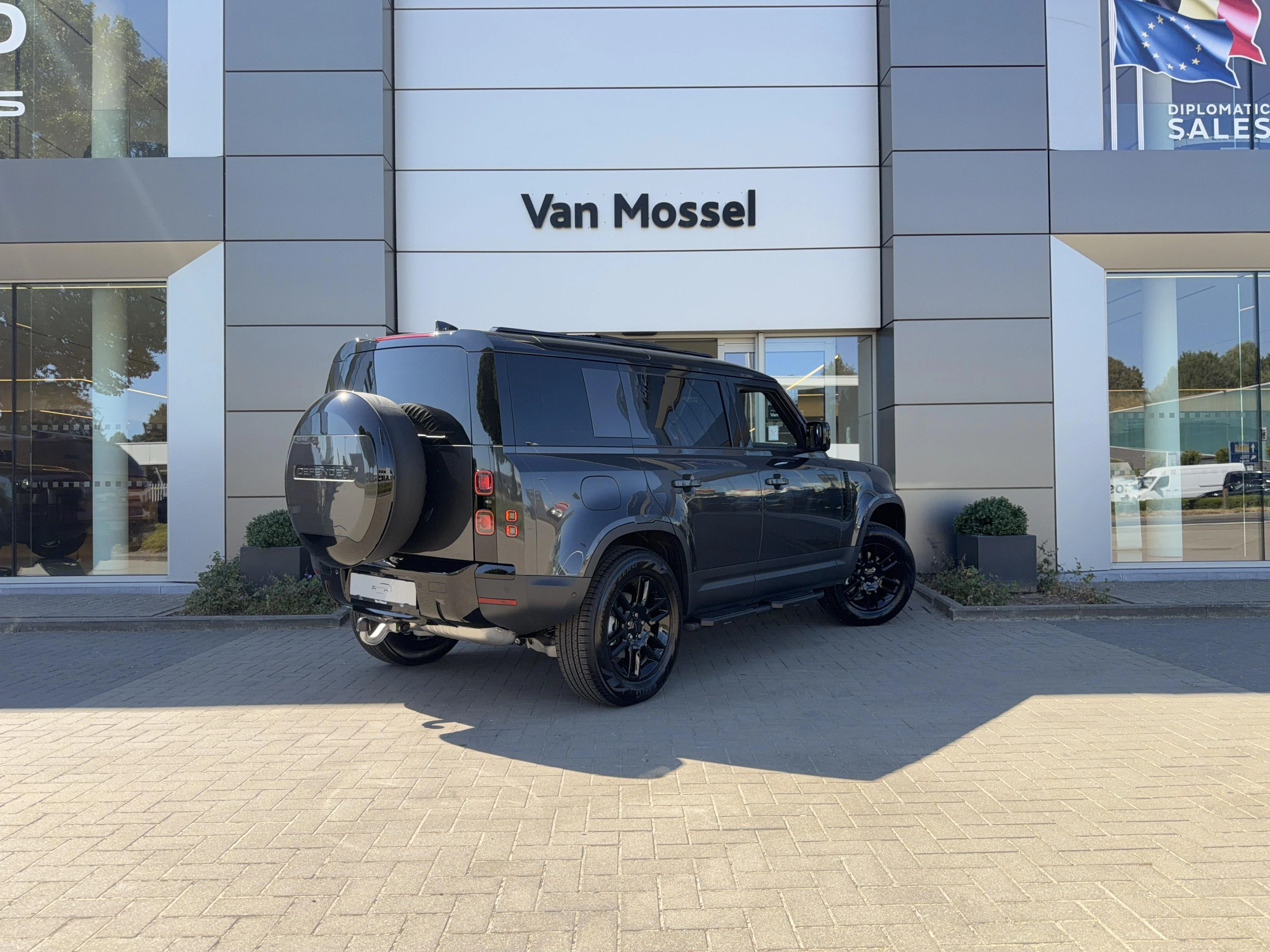 Land Rover-Defender-image-4