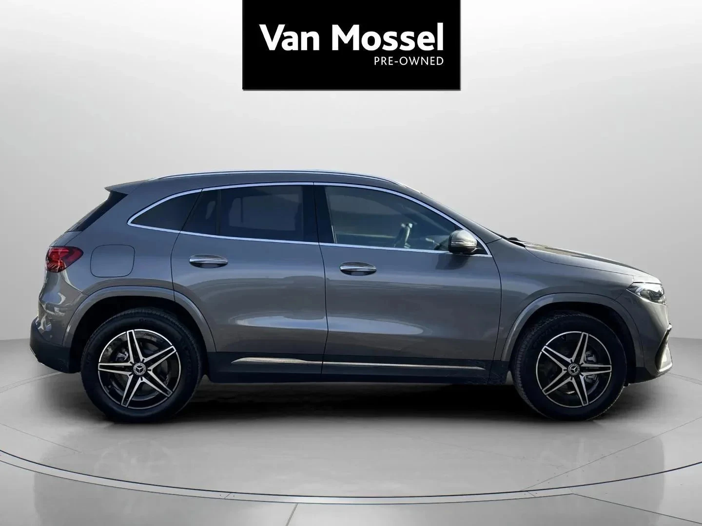 Mercedes-Benz-EQA-image-3