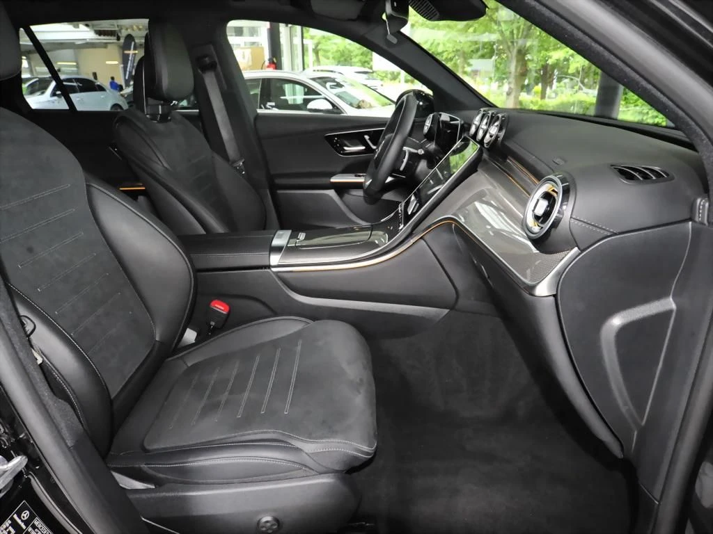 Mercedes-Benz-GLC 300 d-image-10