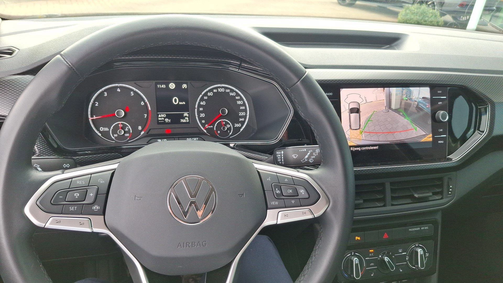 Volkswagen-T-Cross-image-18