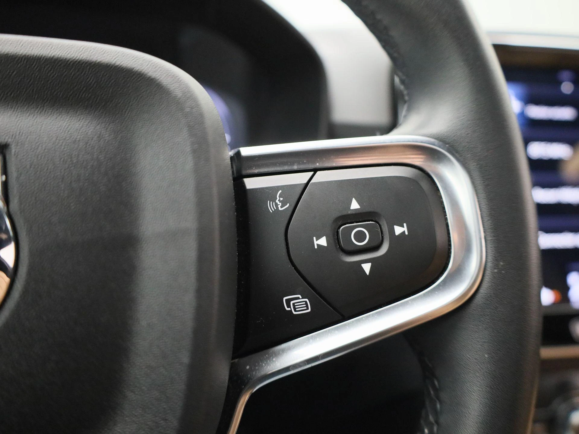Volvo-XC40-image-20