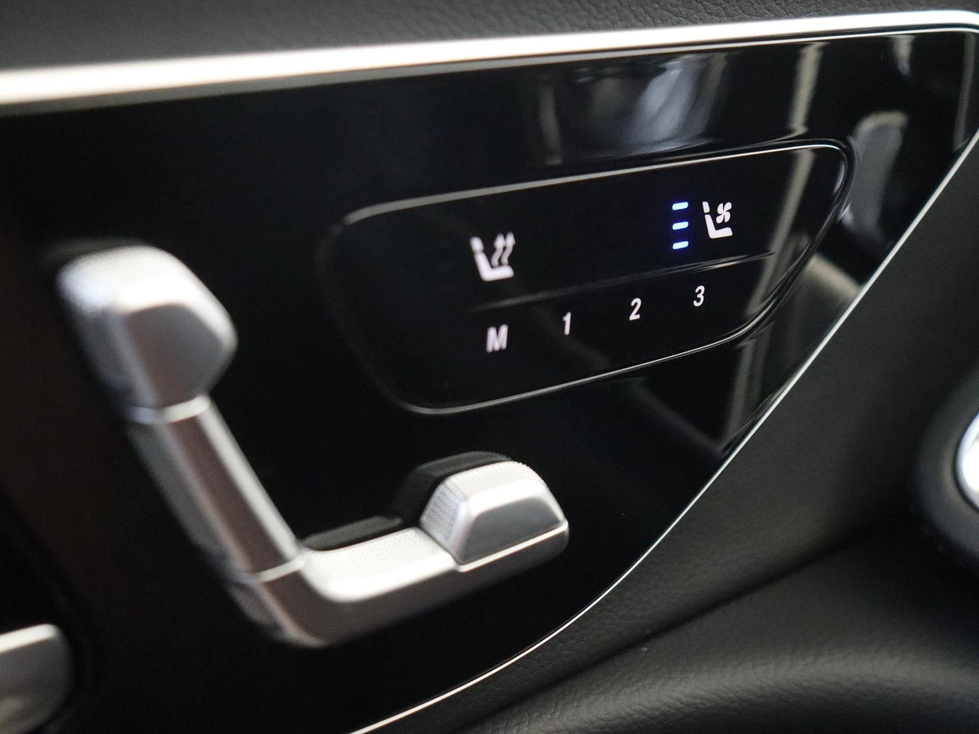 Mercedes-Benz-E-Klasse-image-30