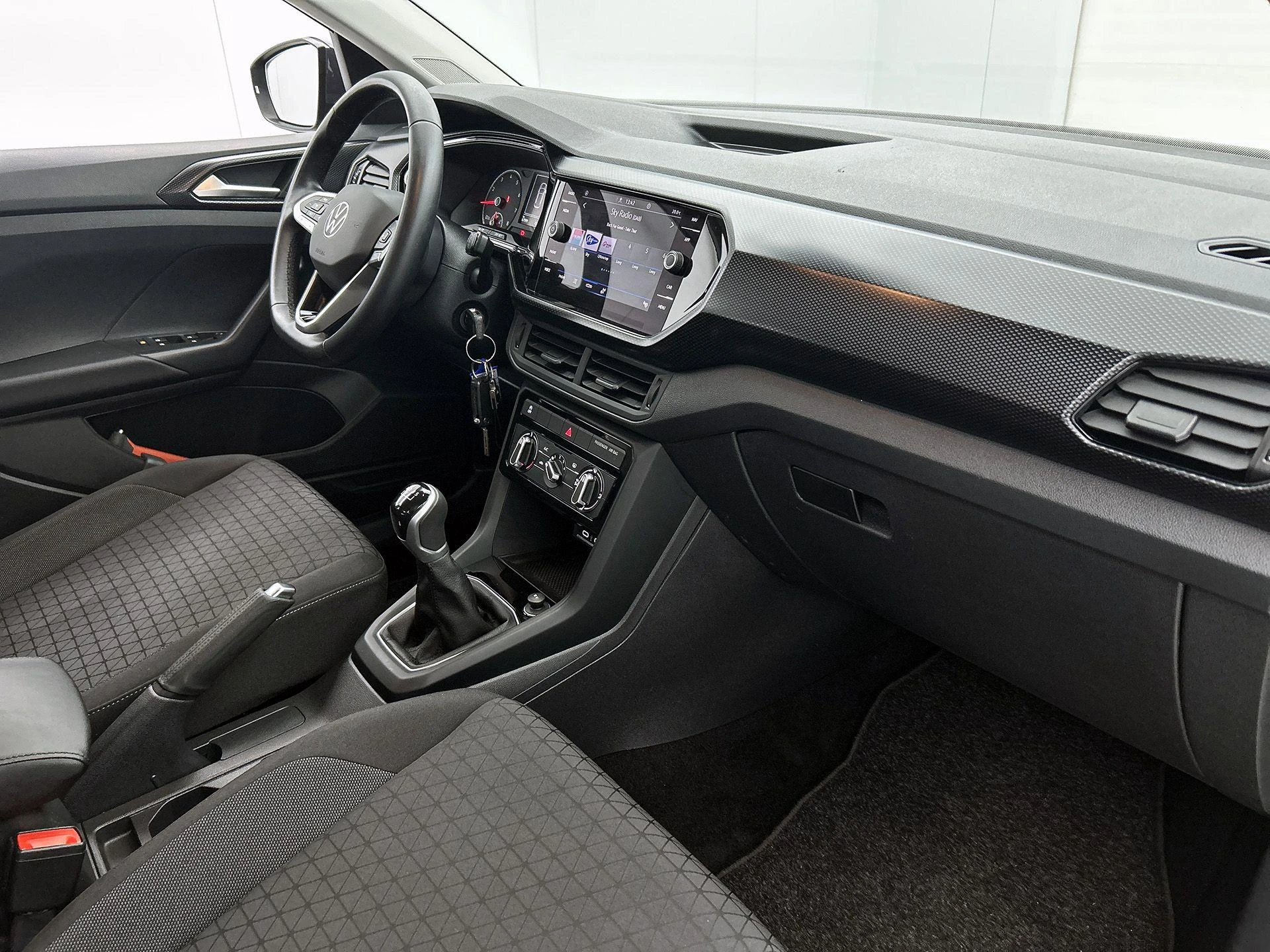 Volkswagen-T-Cross-image-18