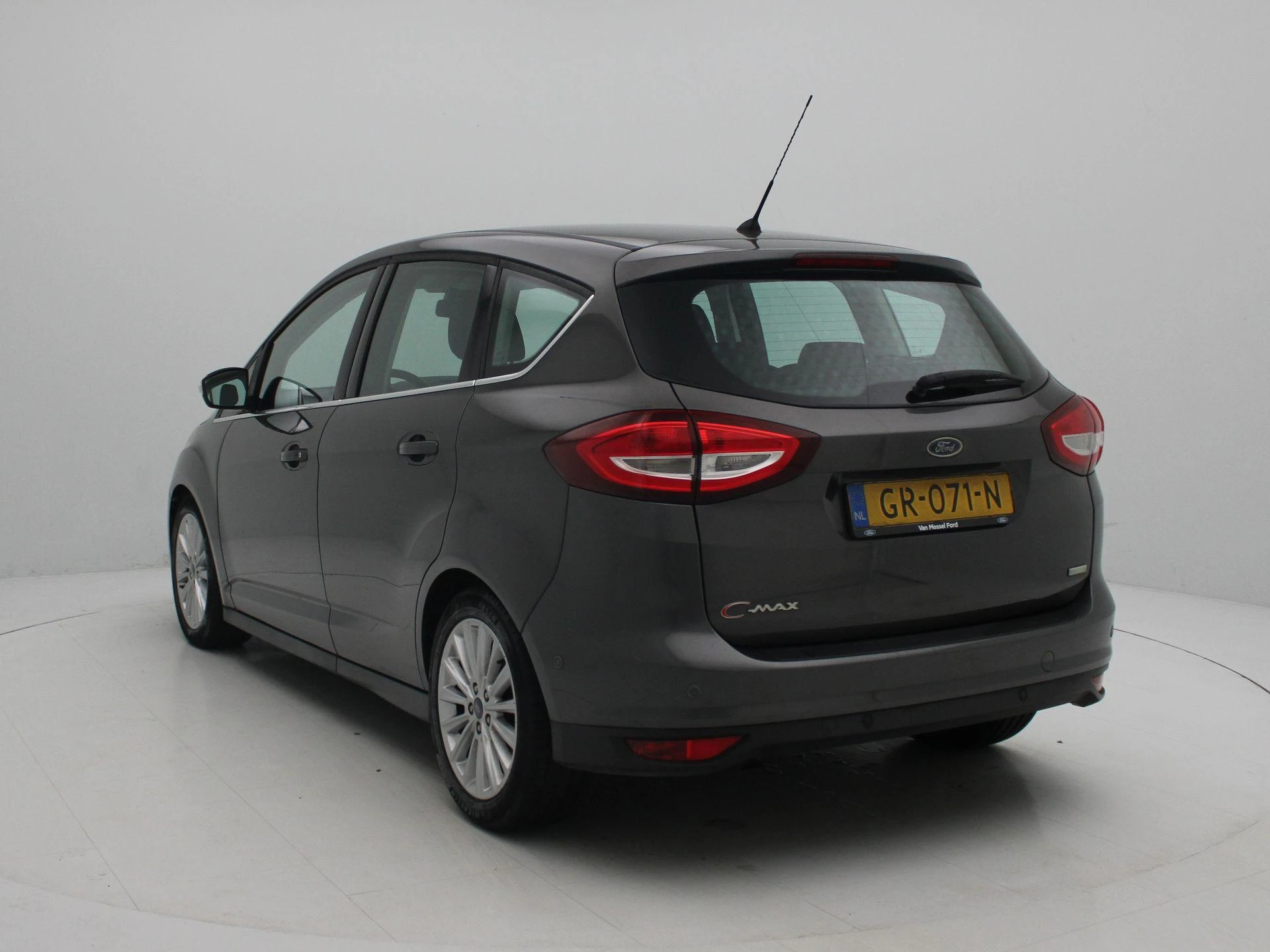 Ford-C-MAX-image-2