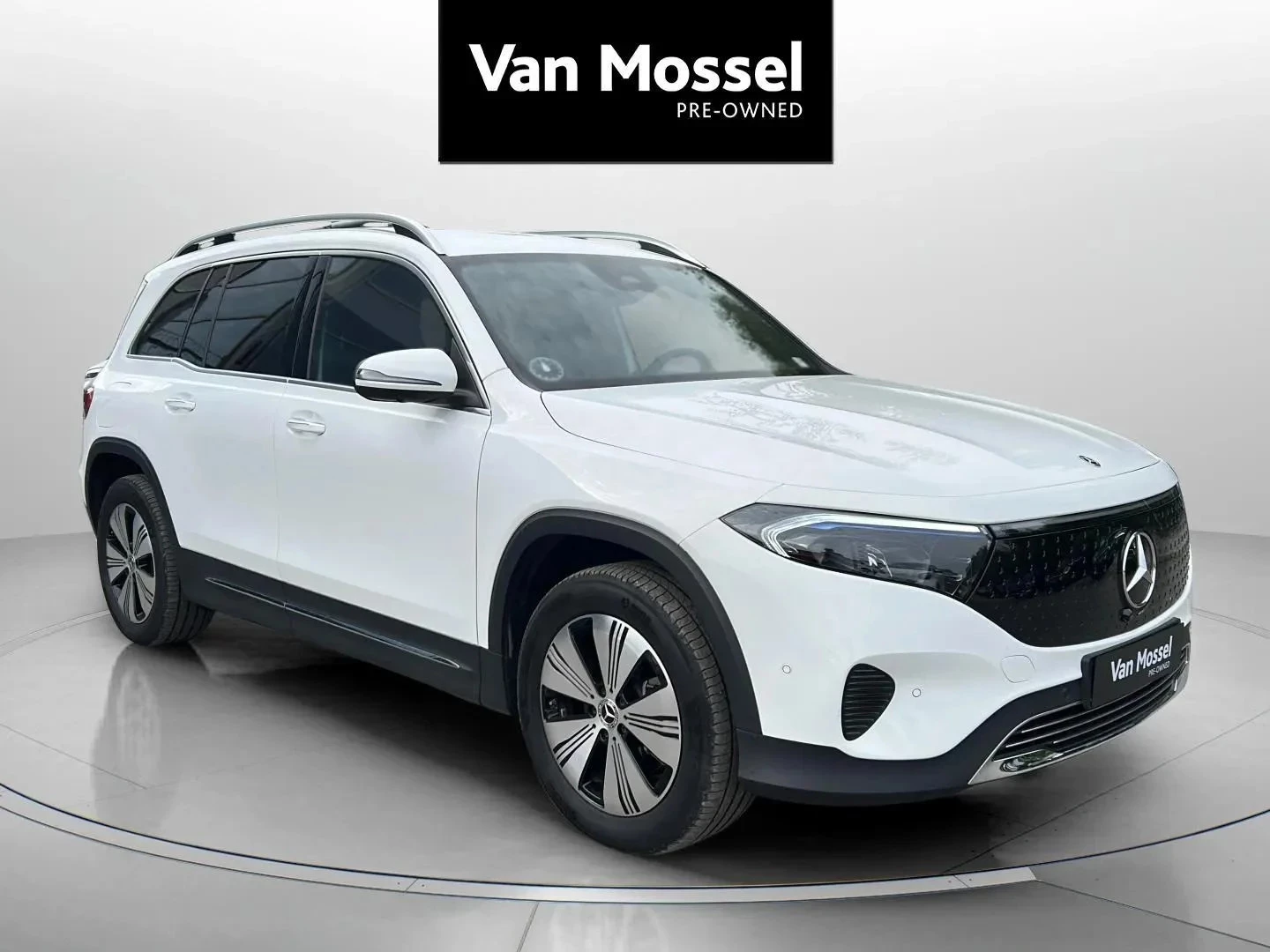 Mercedes-Benz-EQB-image-2