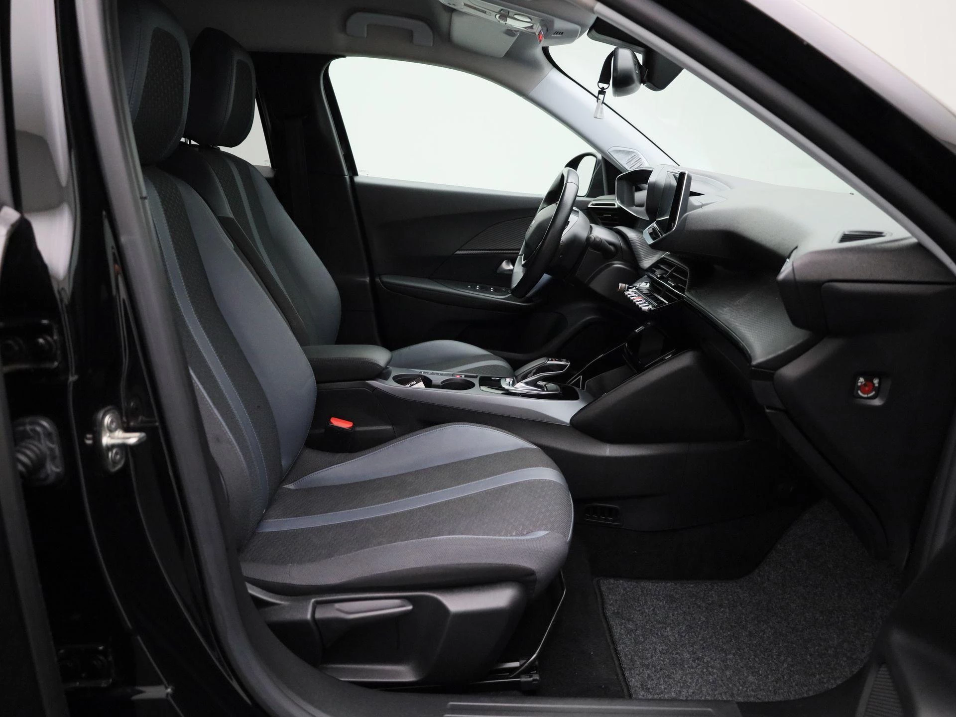 Peugeot-e-2008-image-37