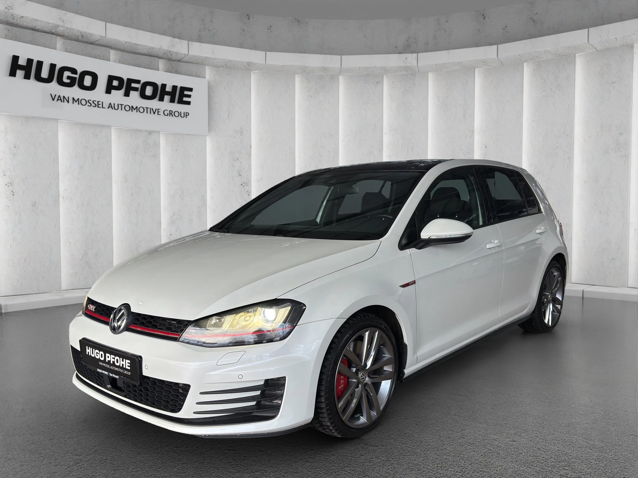 Volkswagen-Golf-image-0