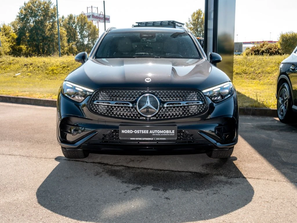 Mercedes-Benz-GLC 220 d-image-3