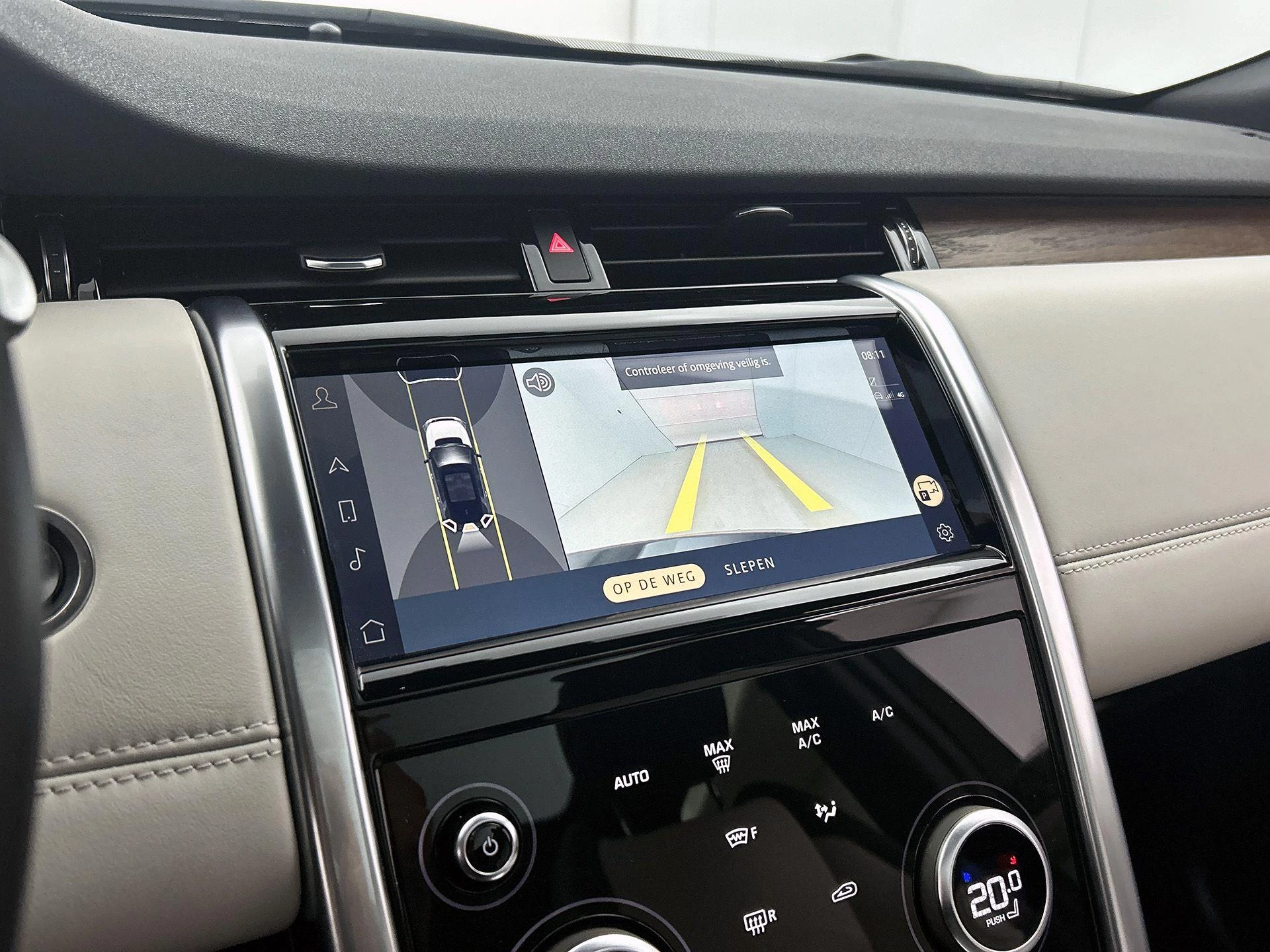 Land Rover-Discovery Sport-image-16