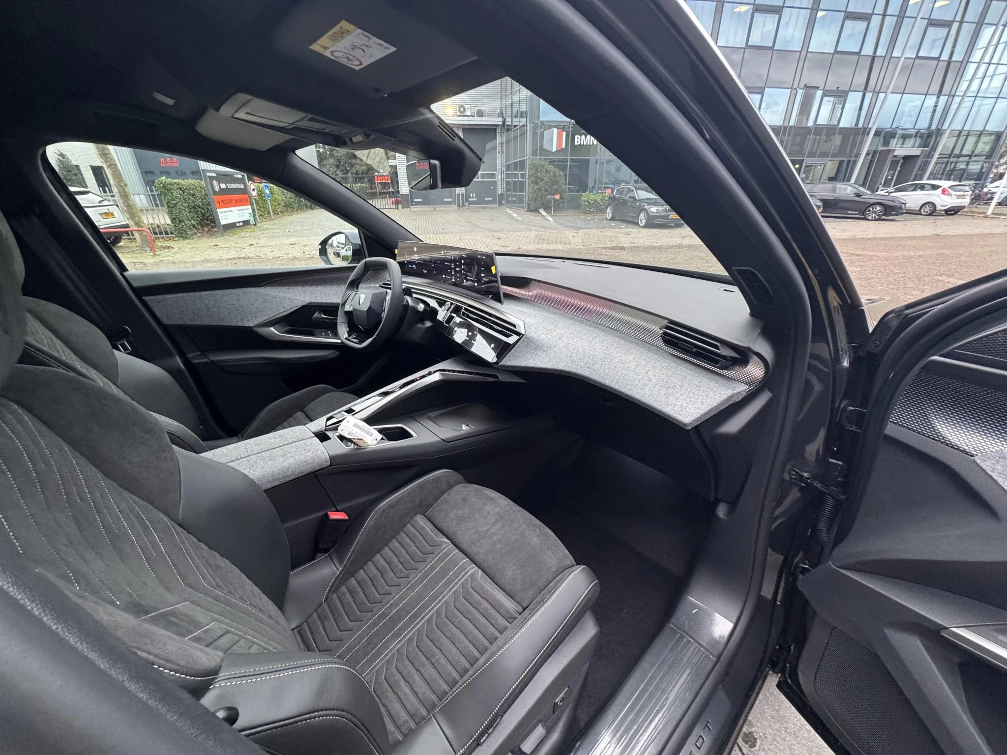 Peugeot-e-5008-image-13