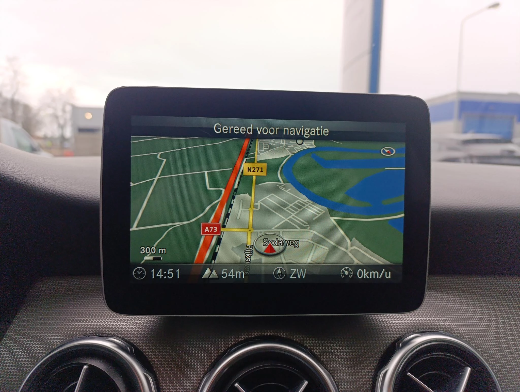 Mercedes-Benz-GLA-image-25