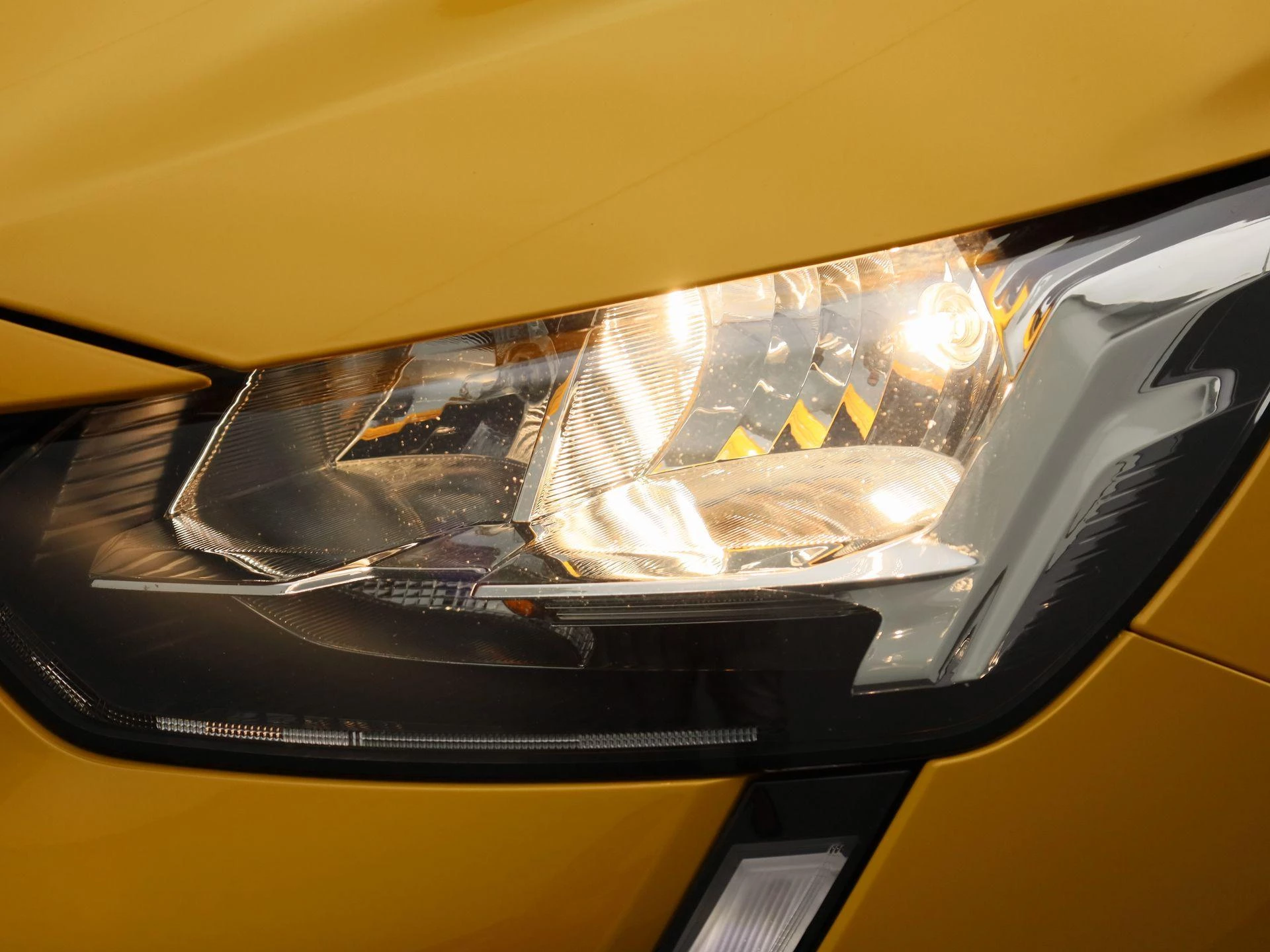 Peugeot-208-image-12