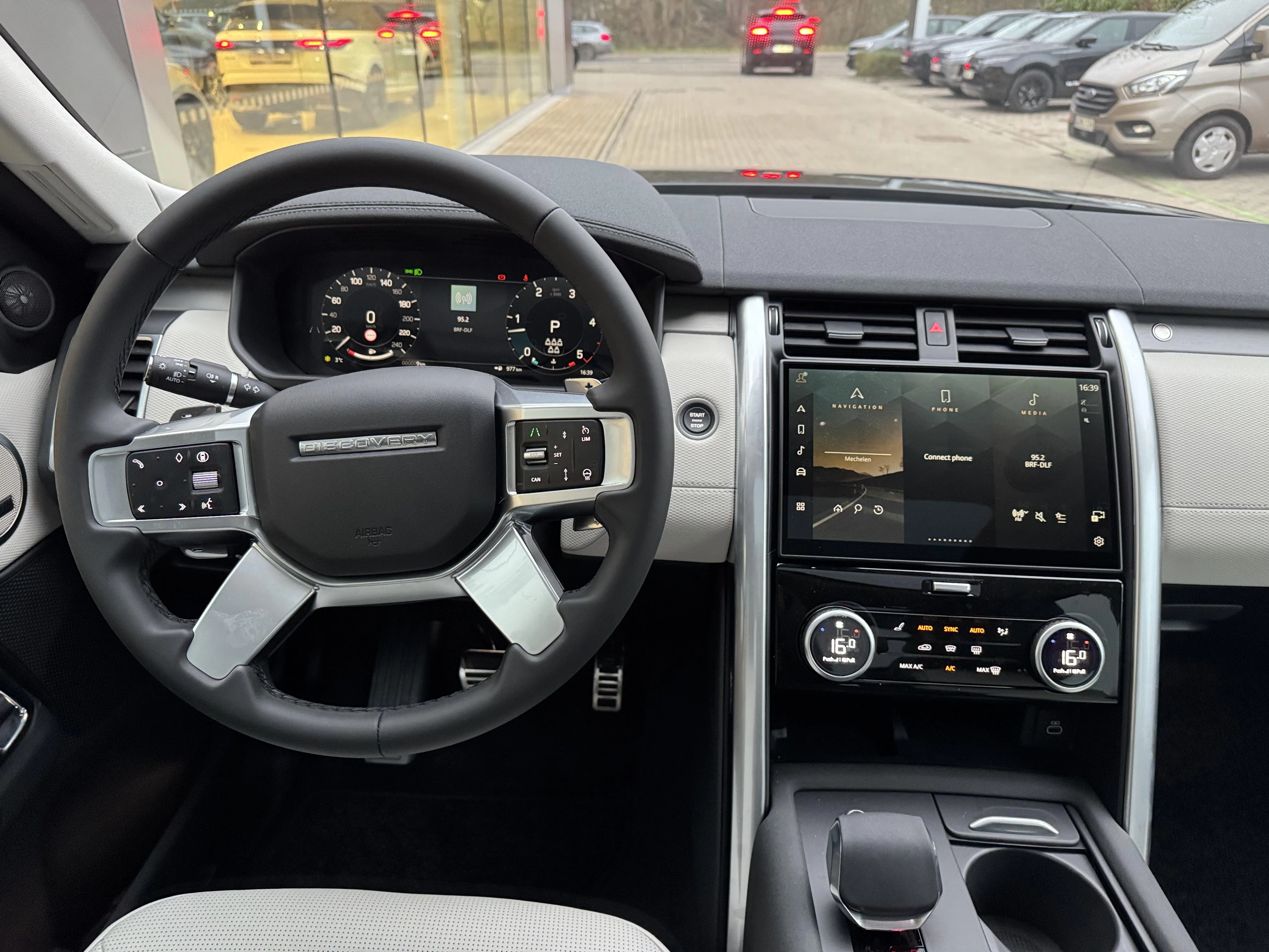 Land Rover-Discovery-image-4