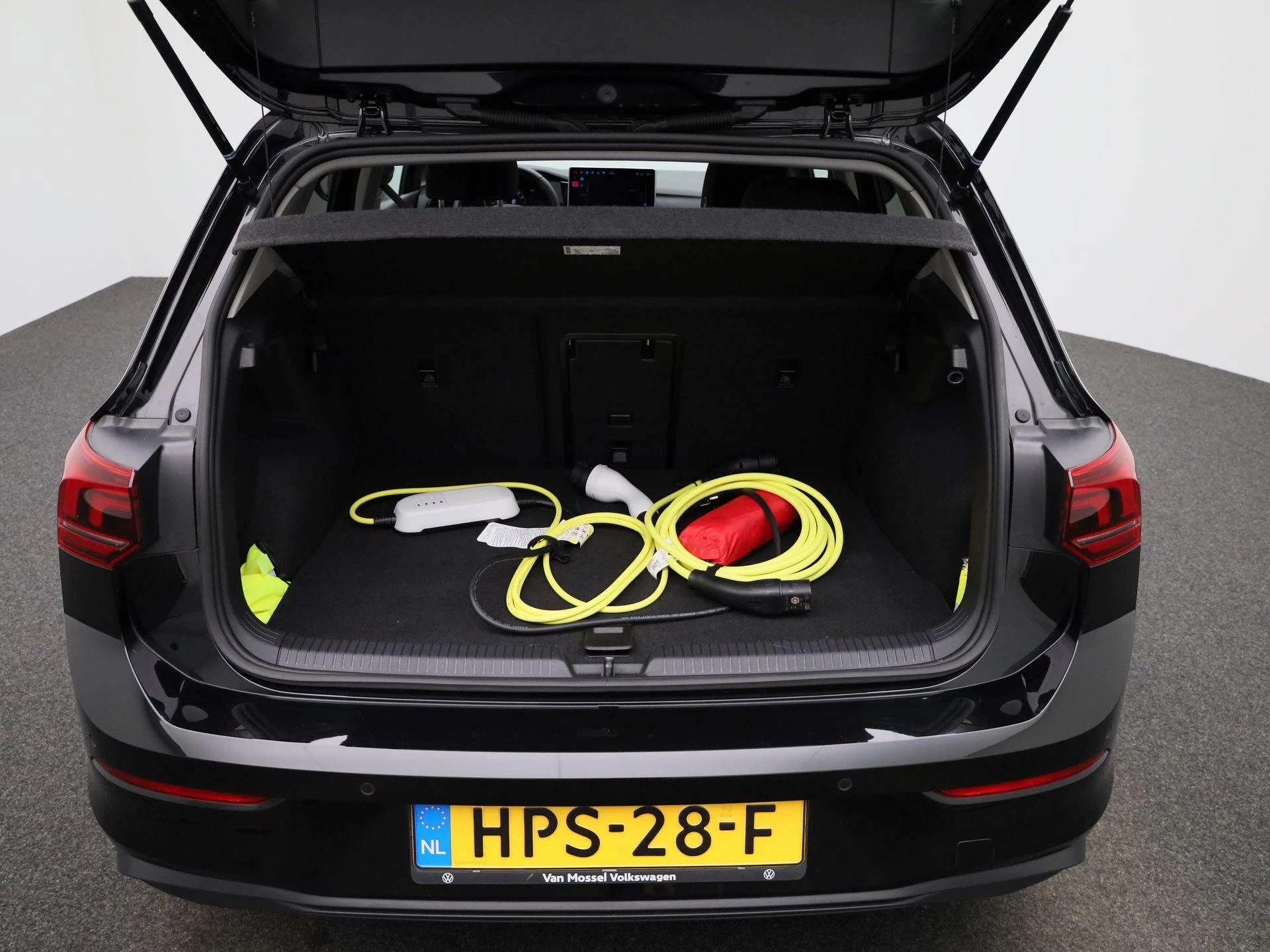 Volkswagen-Golf-image-12