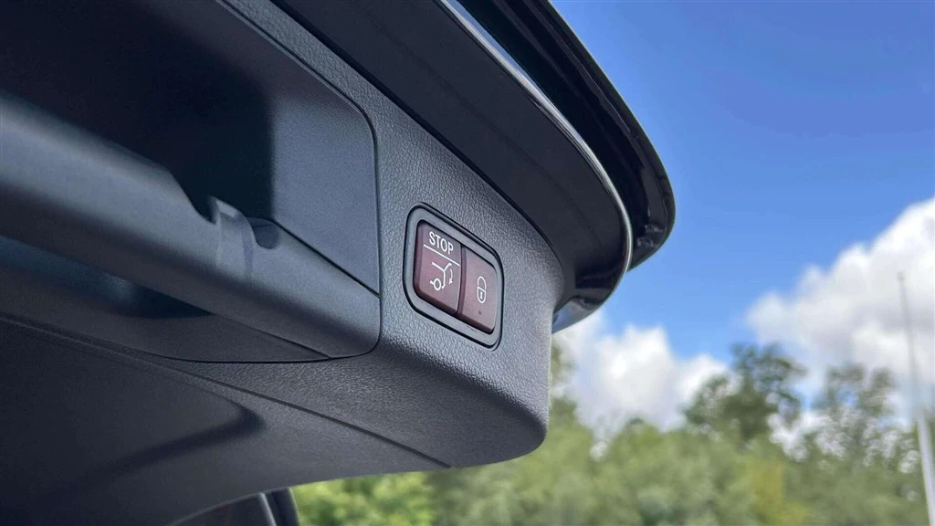 Mercedes-Benz-EQA-image-23