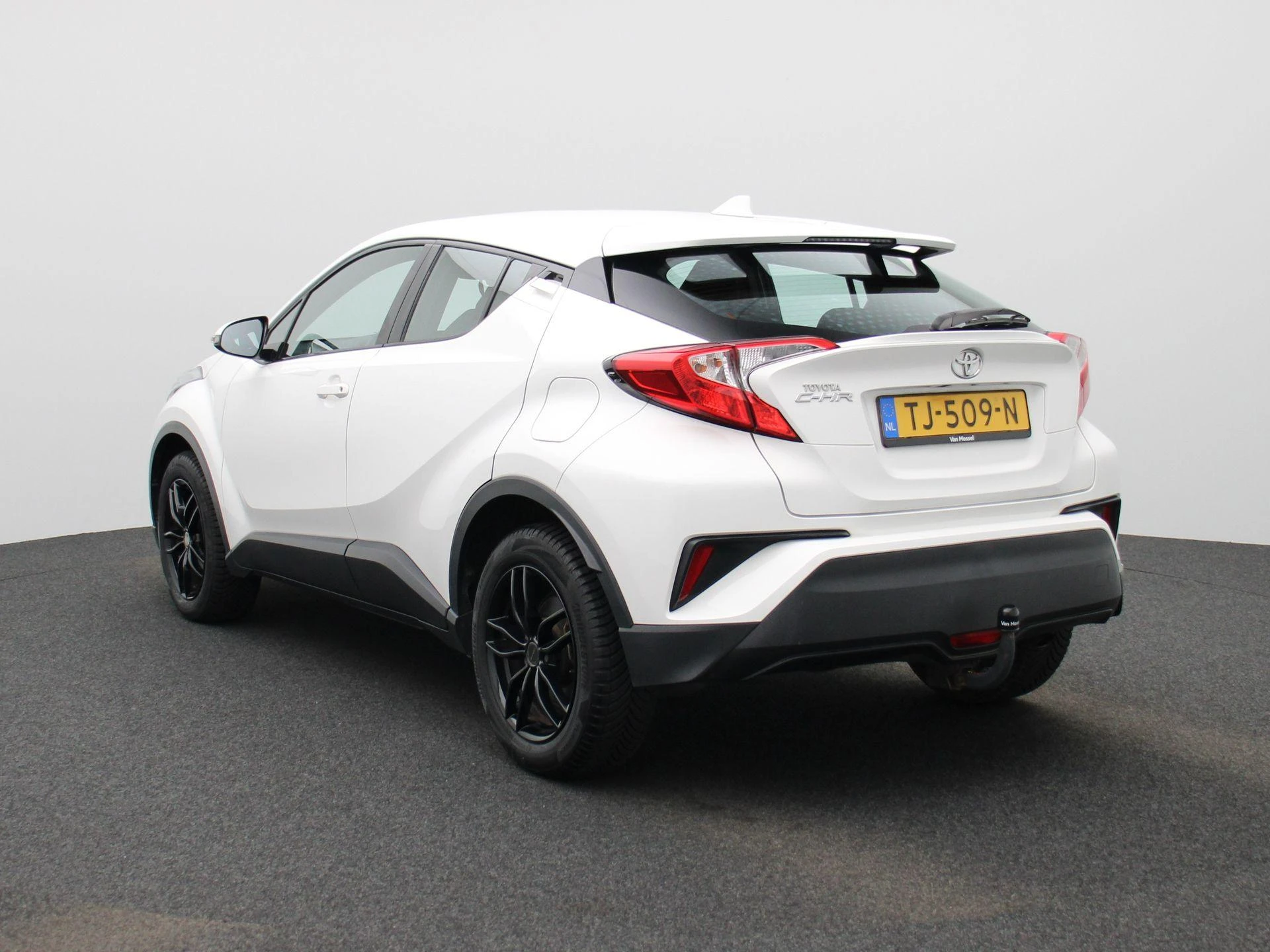Toyota-C-HR-image-1