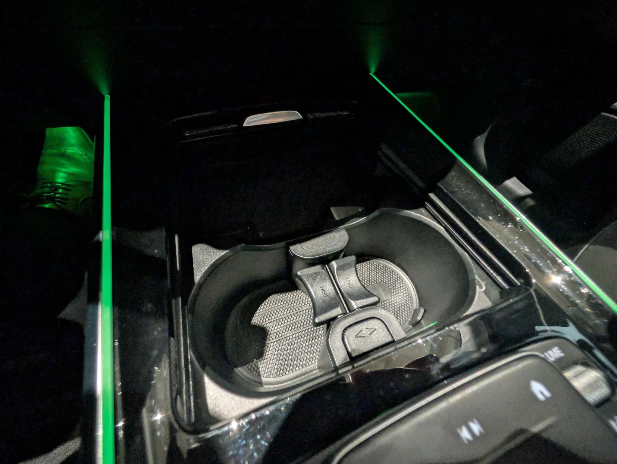 Mercedes-Benz-EQA-image-22