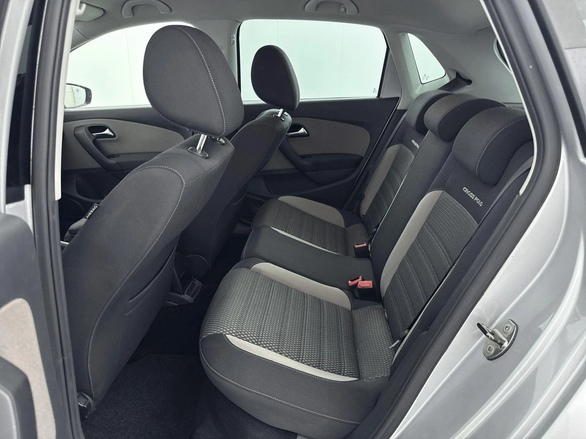 Volkswagen-Polo-image-24