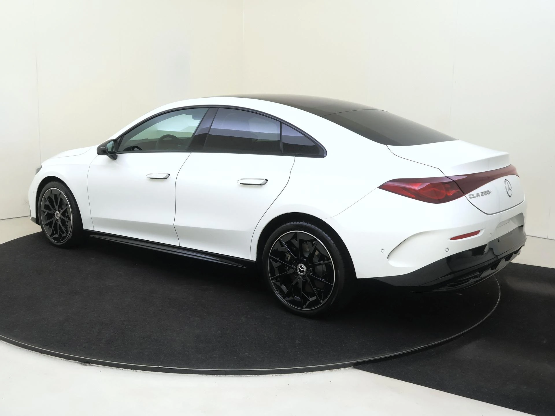 Mercedes-Benz-CLA-image-2
