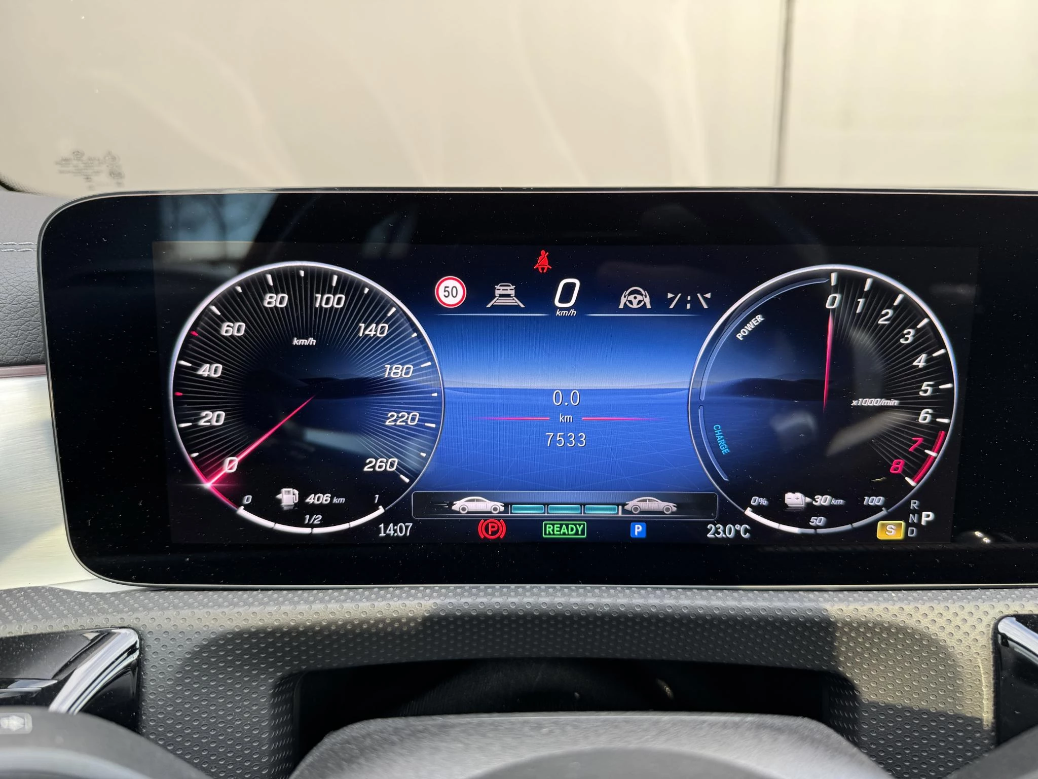 Mercedes-Benz-CLA-image-19