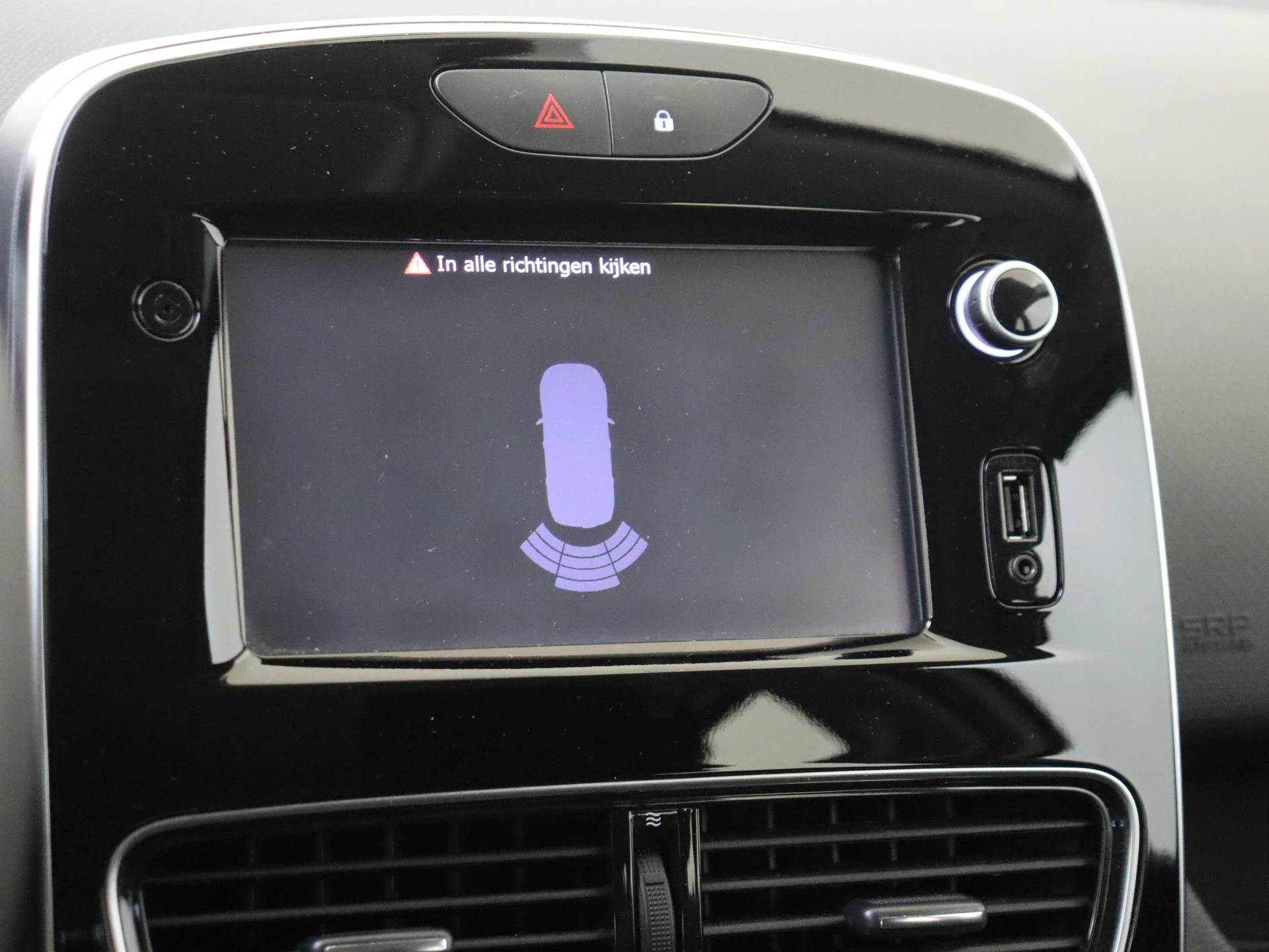 Renault-Clio-image-18