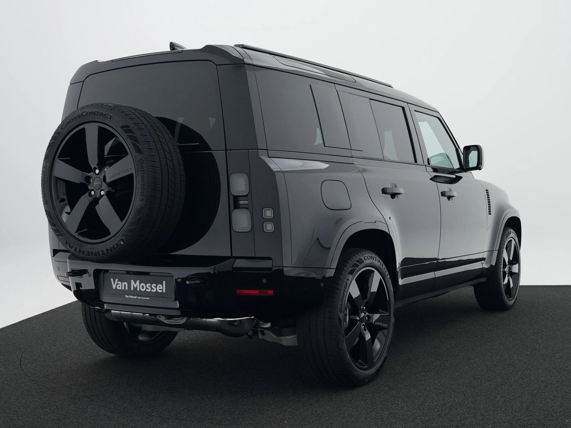 Land Rover-Defender-image-12