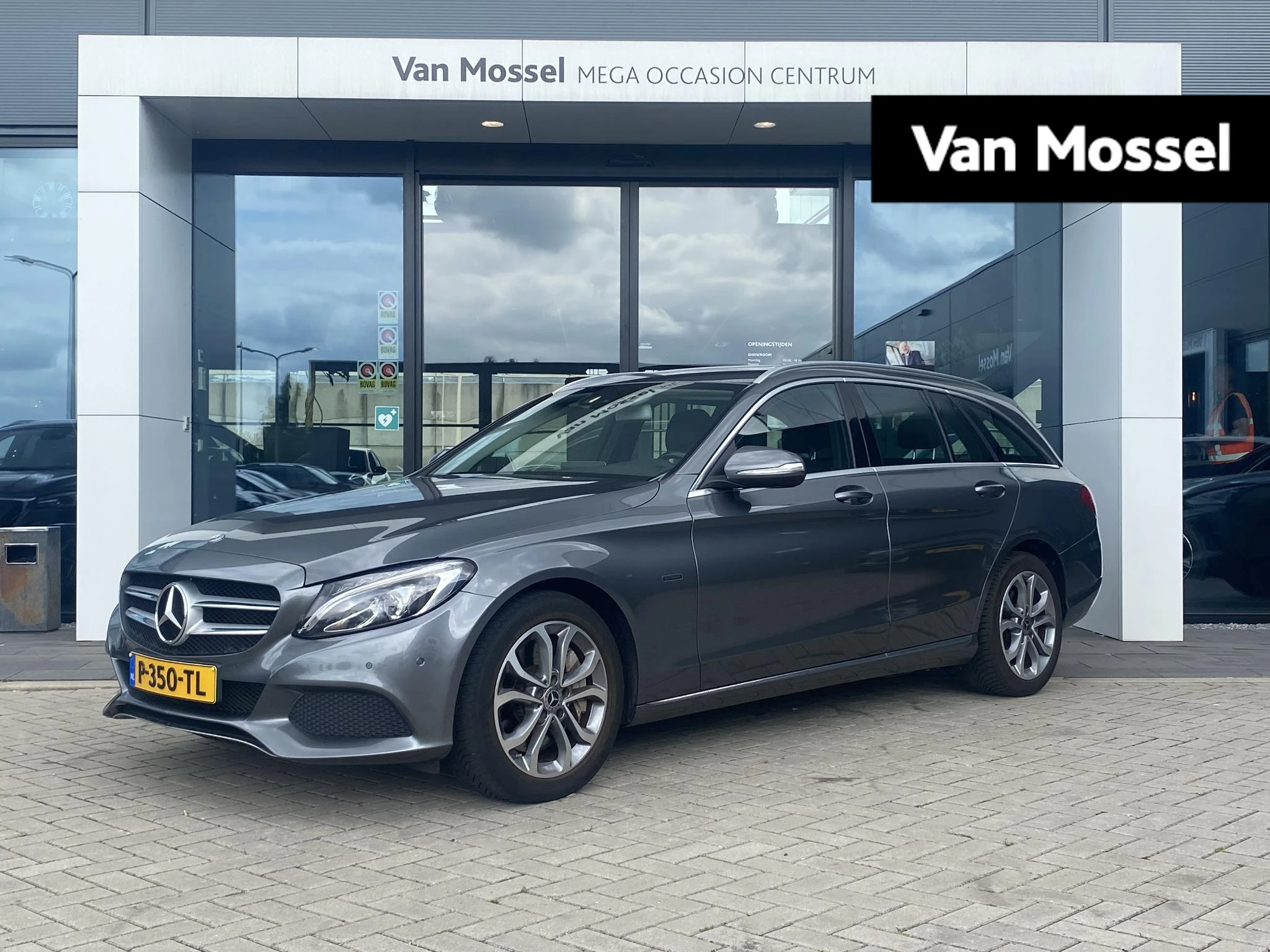 Mercedes-Benz-C-Klasse-image-0