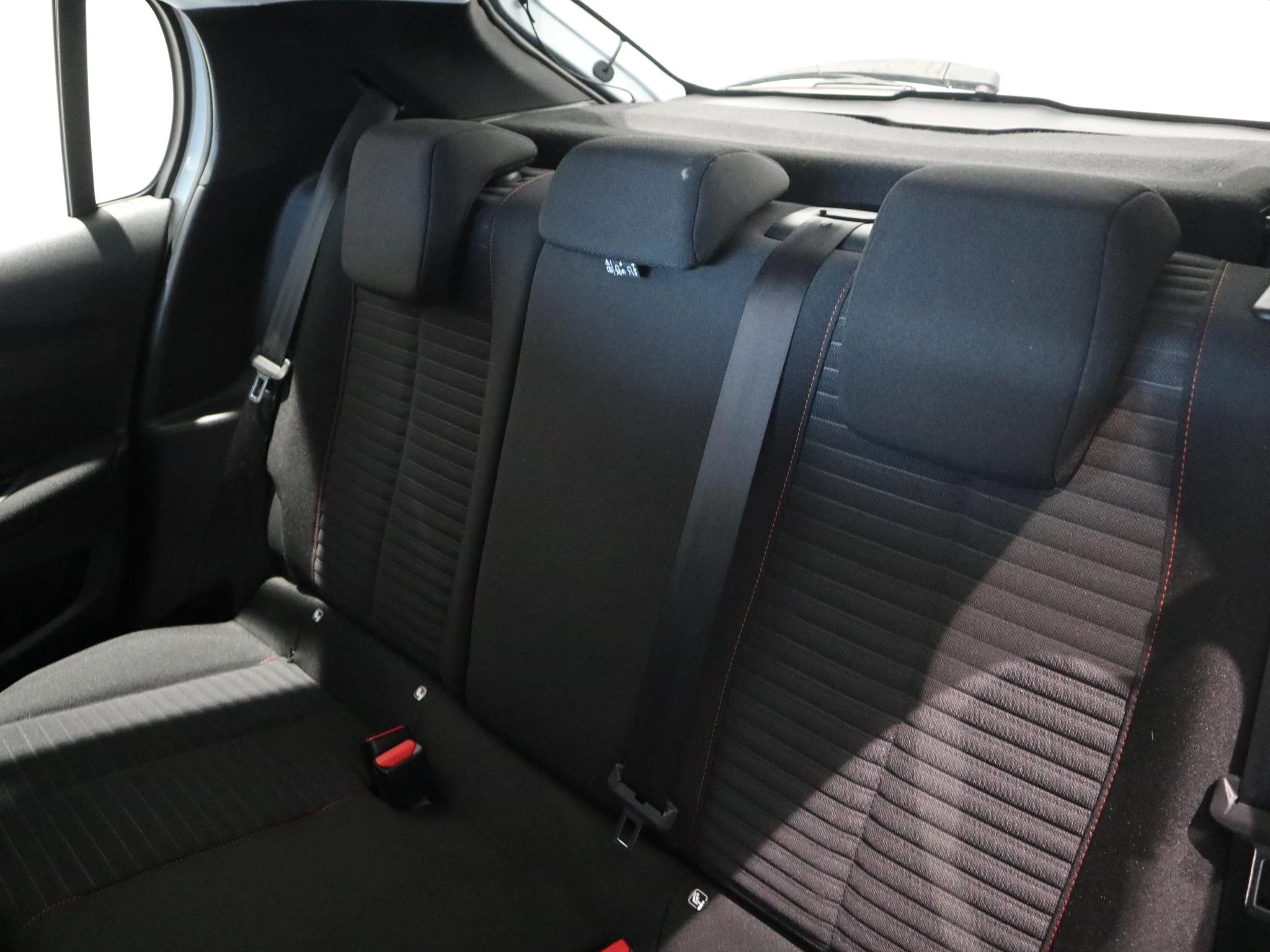 Peugeot-208-image-9