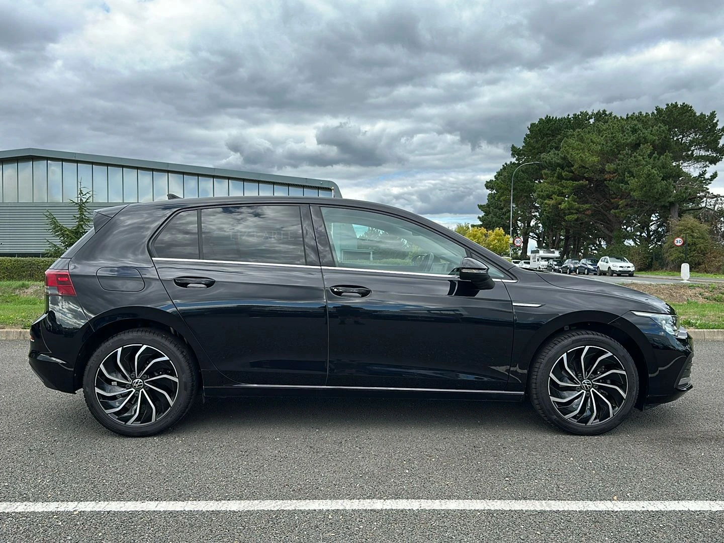 Volkswagen-Golf-image-9
