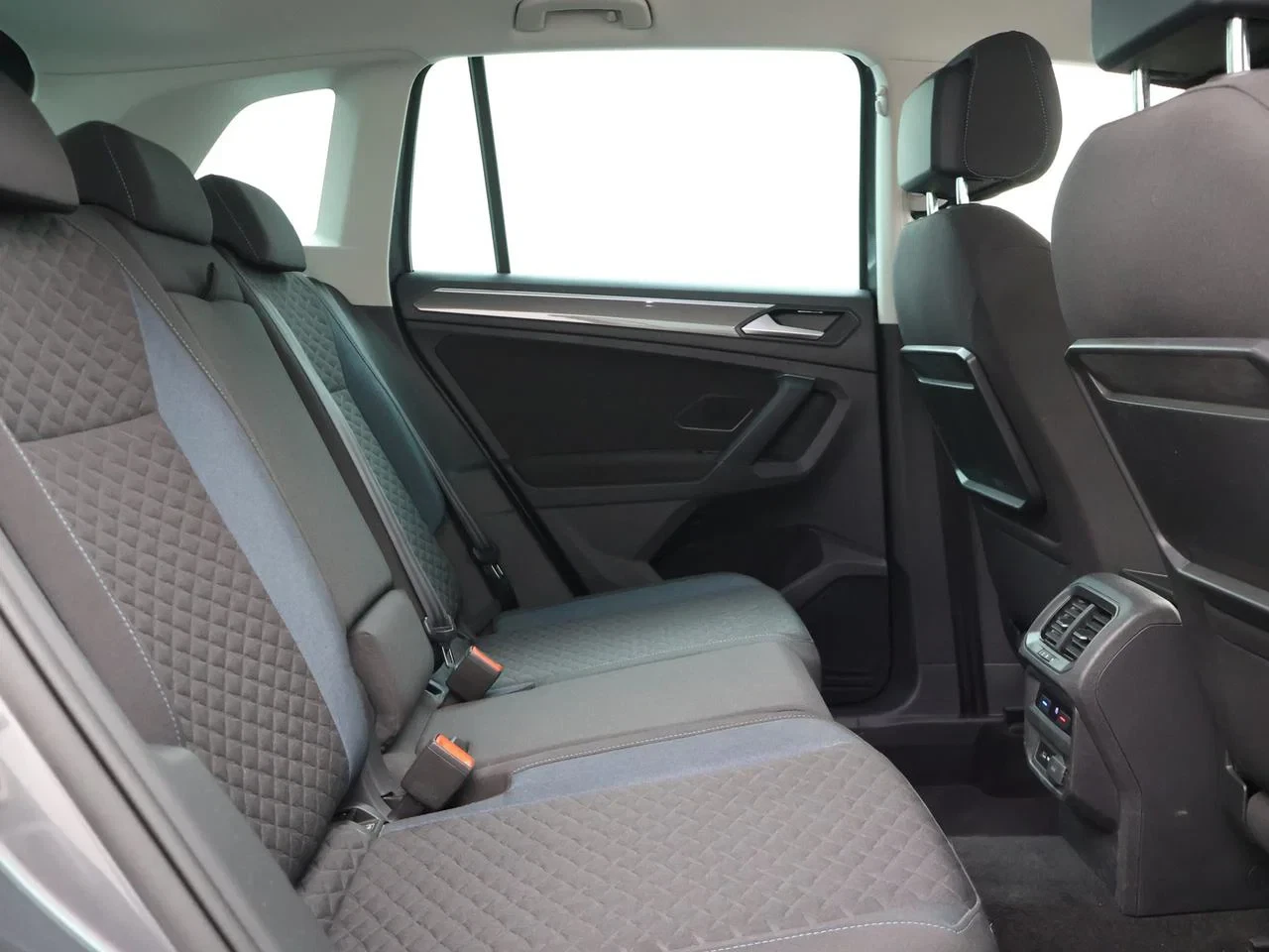 Volkswagen-Tiguan-image-12