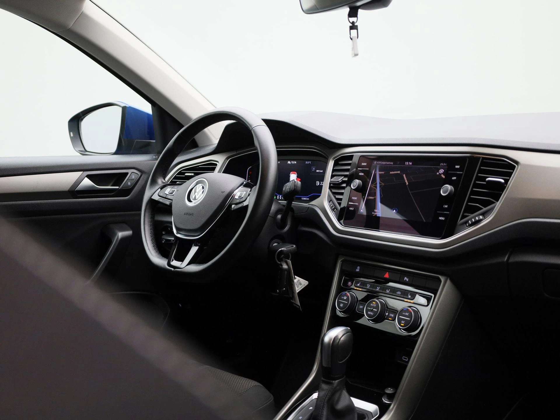 Volkswagen-T-Roc-image-34