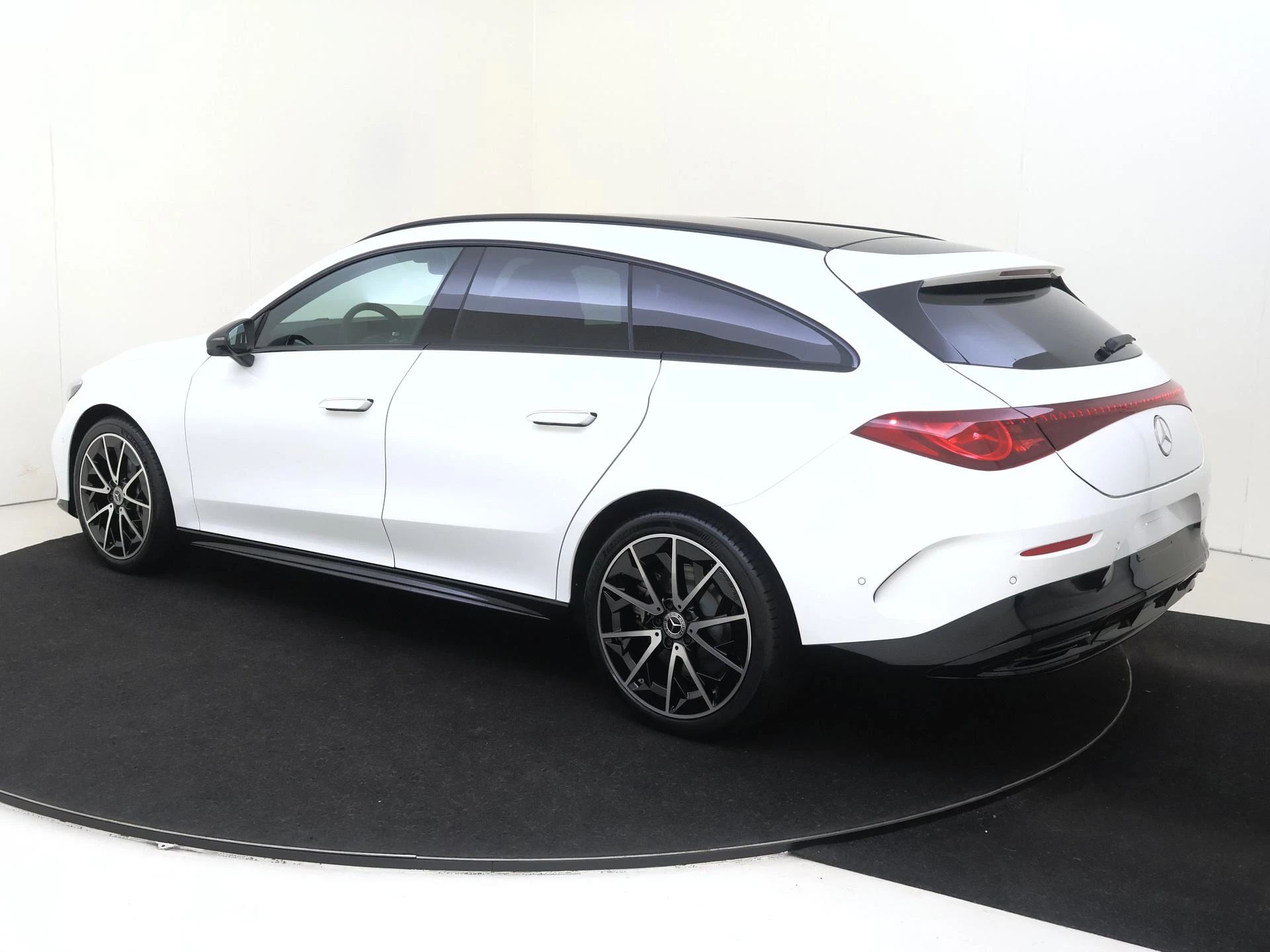 Mercedes-Benz-CLA-image-2