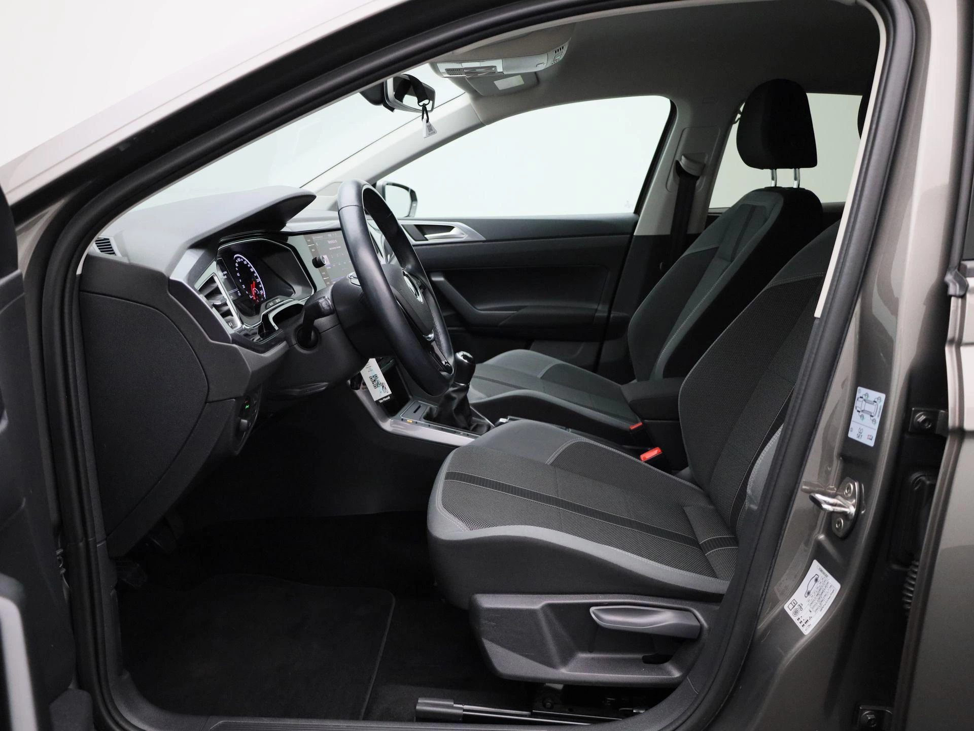 Volkswagen-Polo-image-8