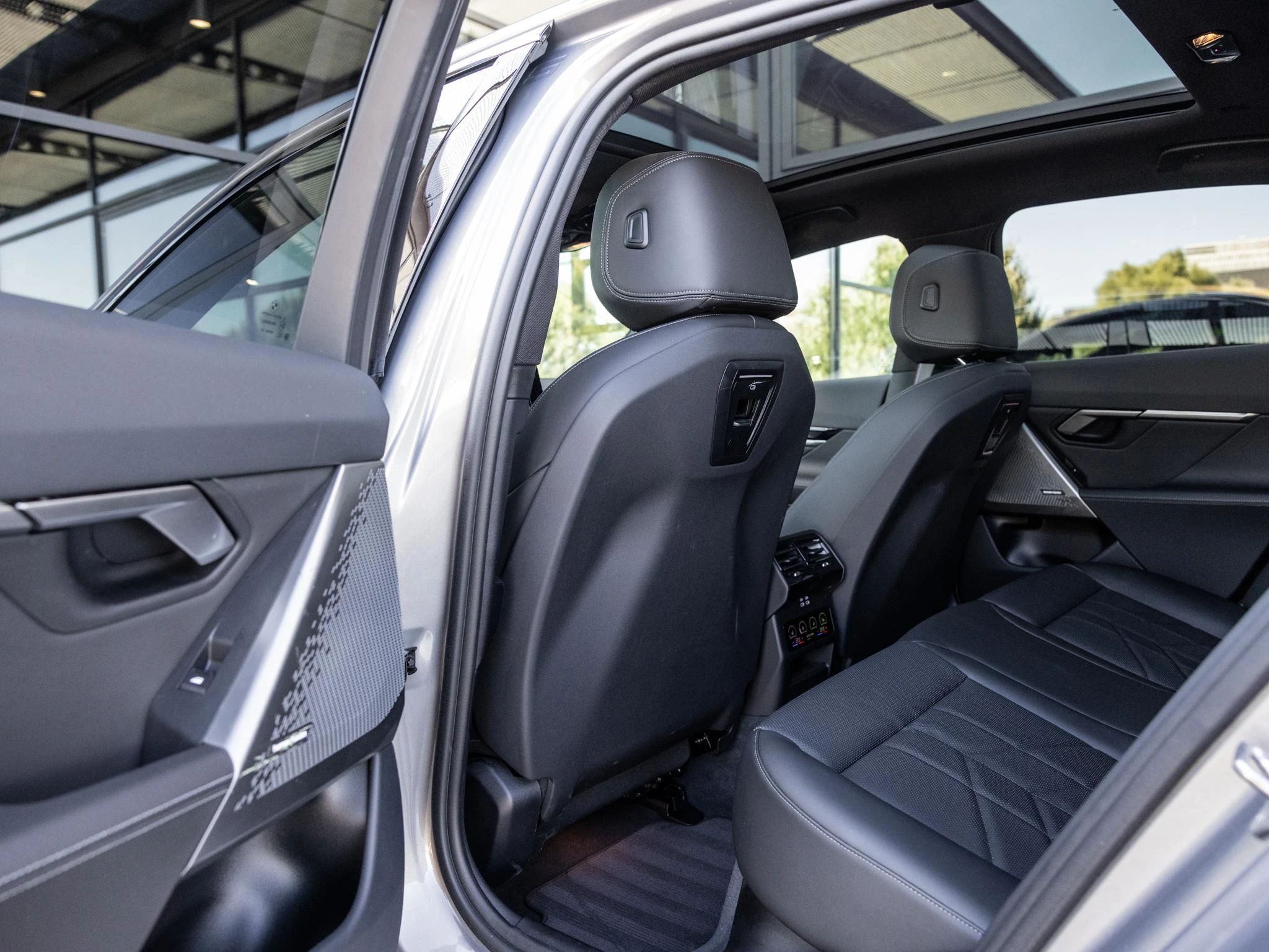 BMW-i5-image-12
