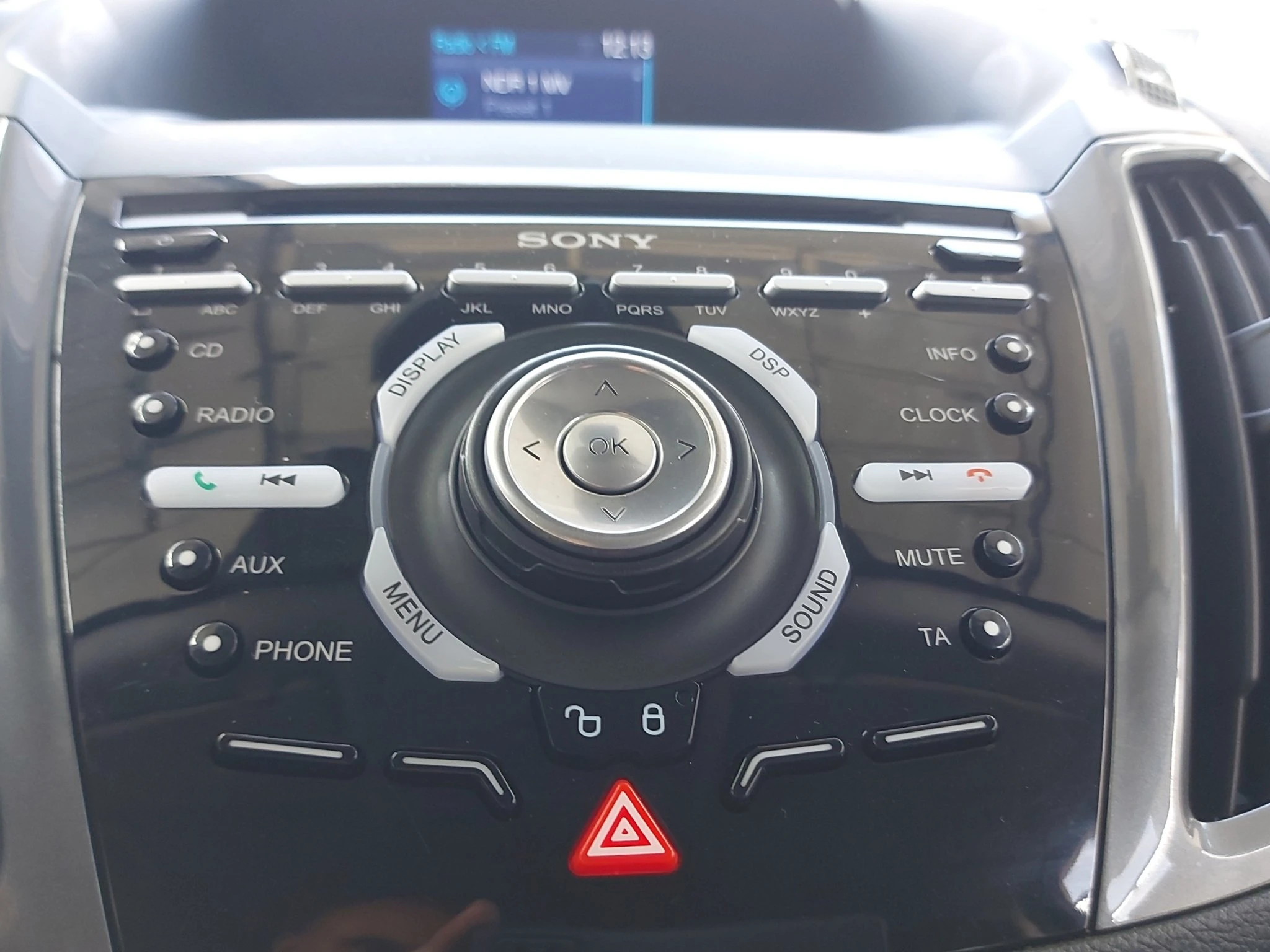 Ford-C-MAX-image-18