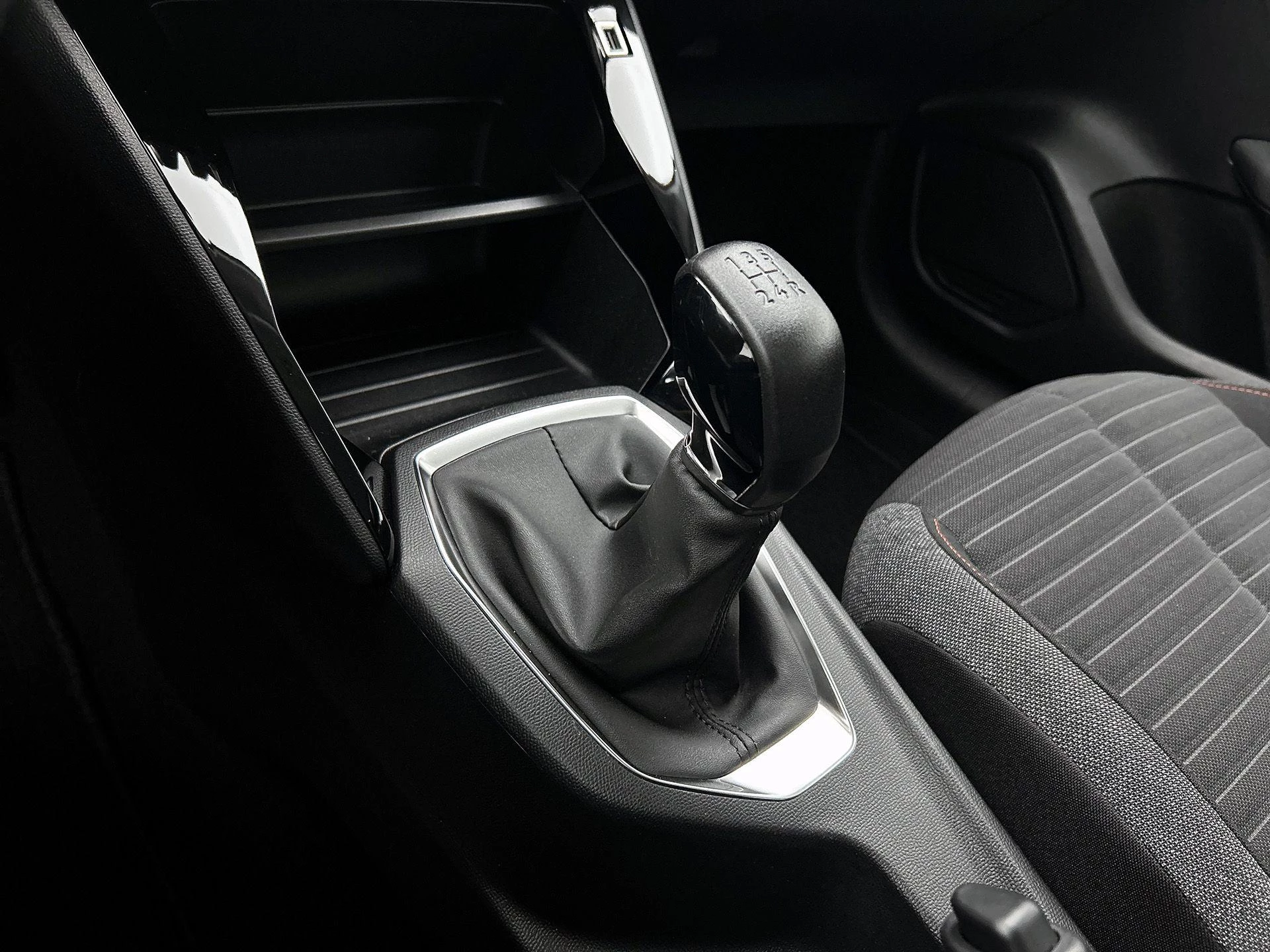 Peugeot-208-image-11