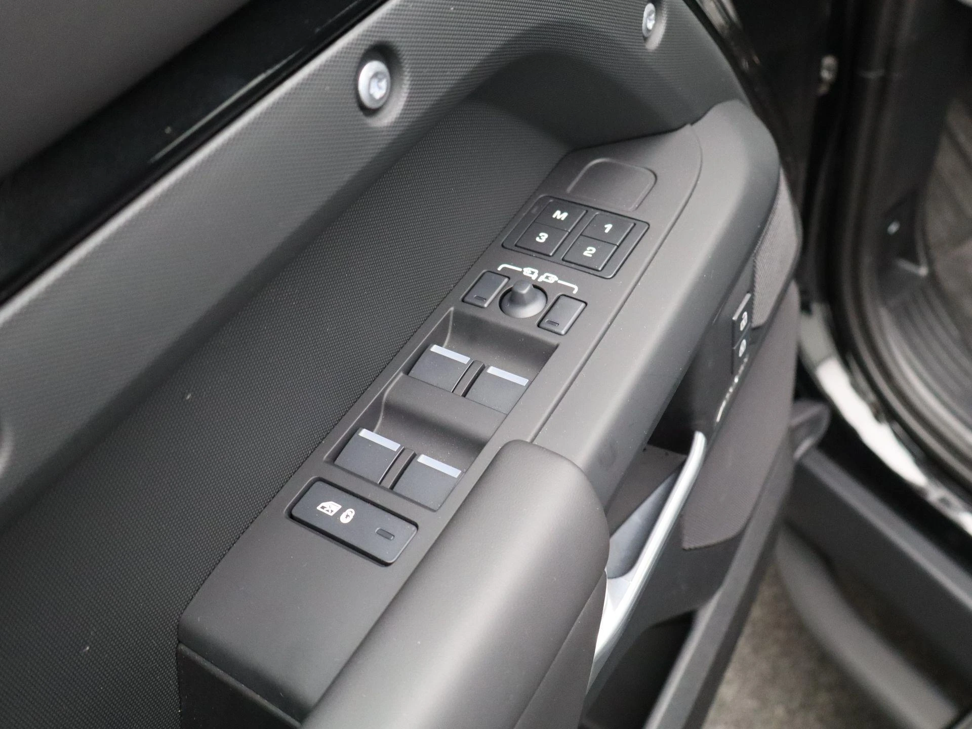 Land Rover Defender 110 2.0 P300e 110 X-Dynamic HSE