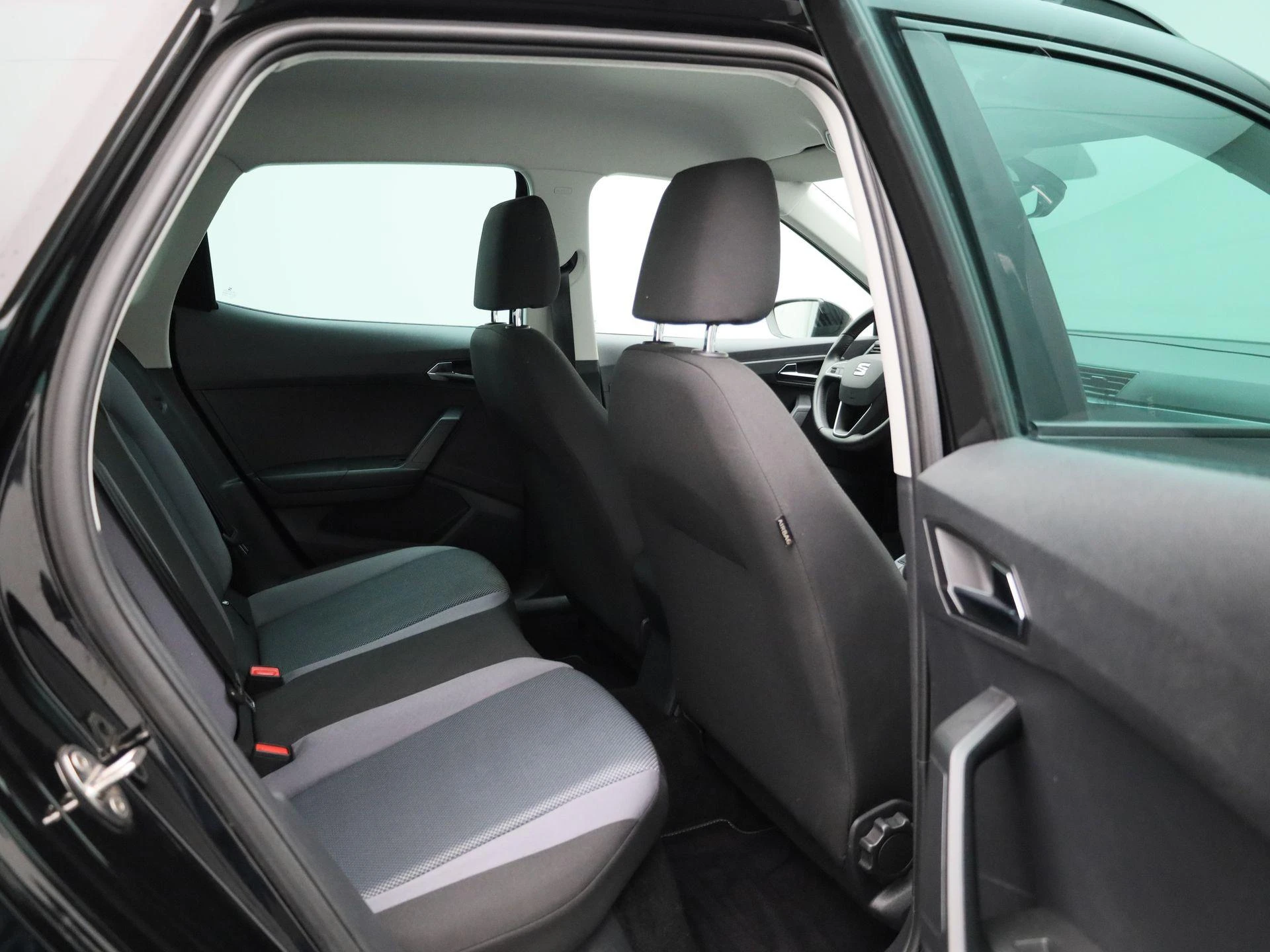 SEAT-Arona-image-33