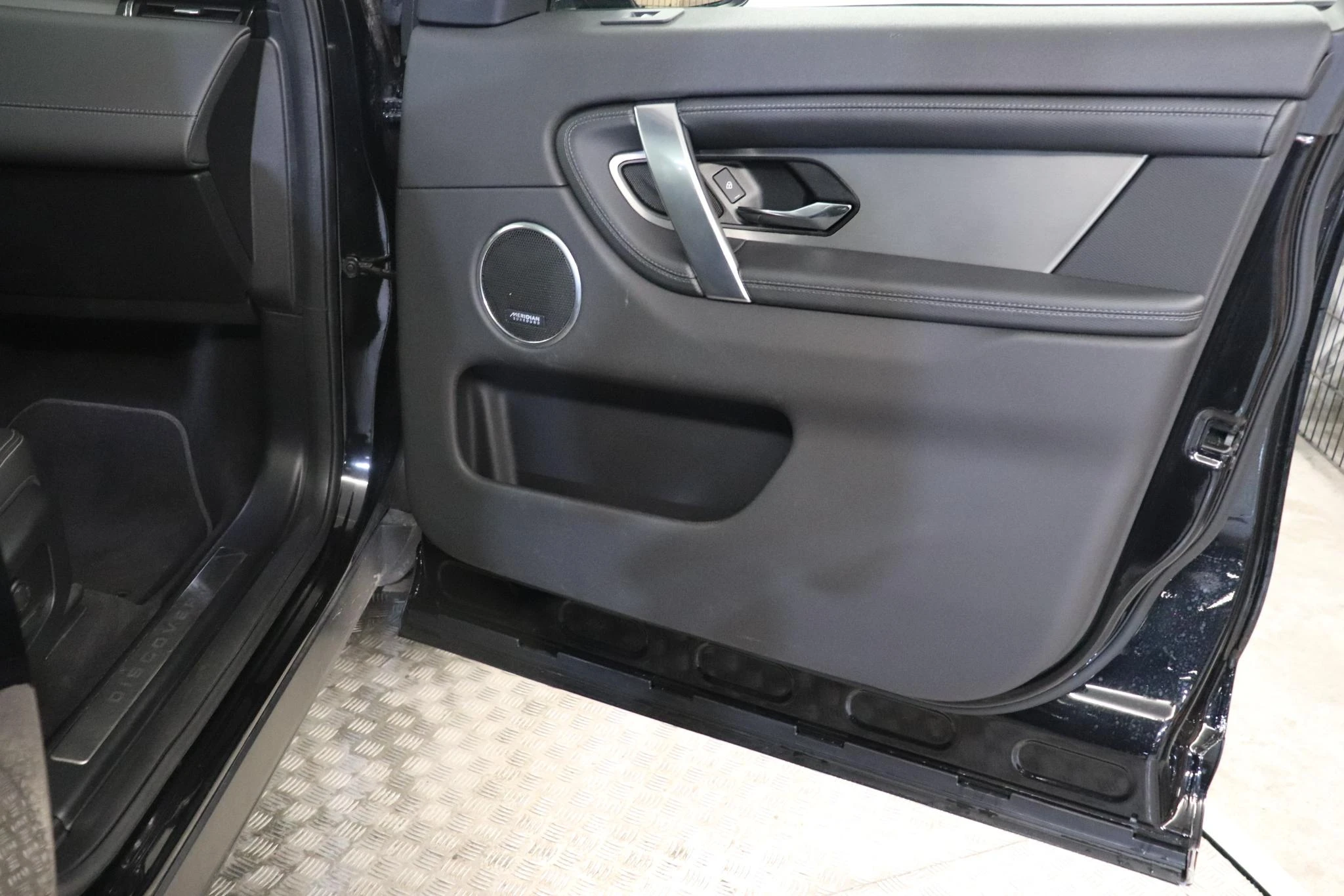 Land Rover-Discovery Sport-image-9