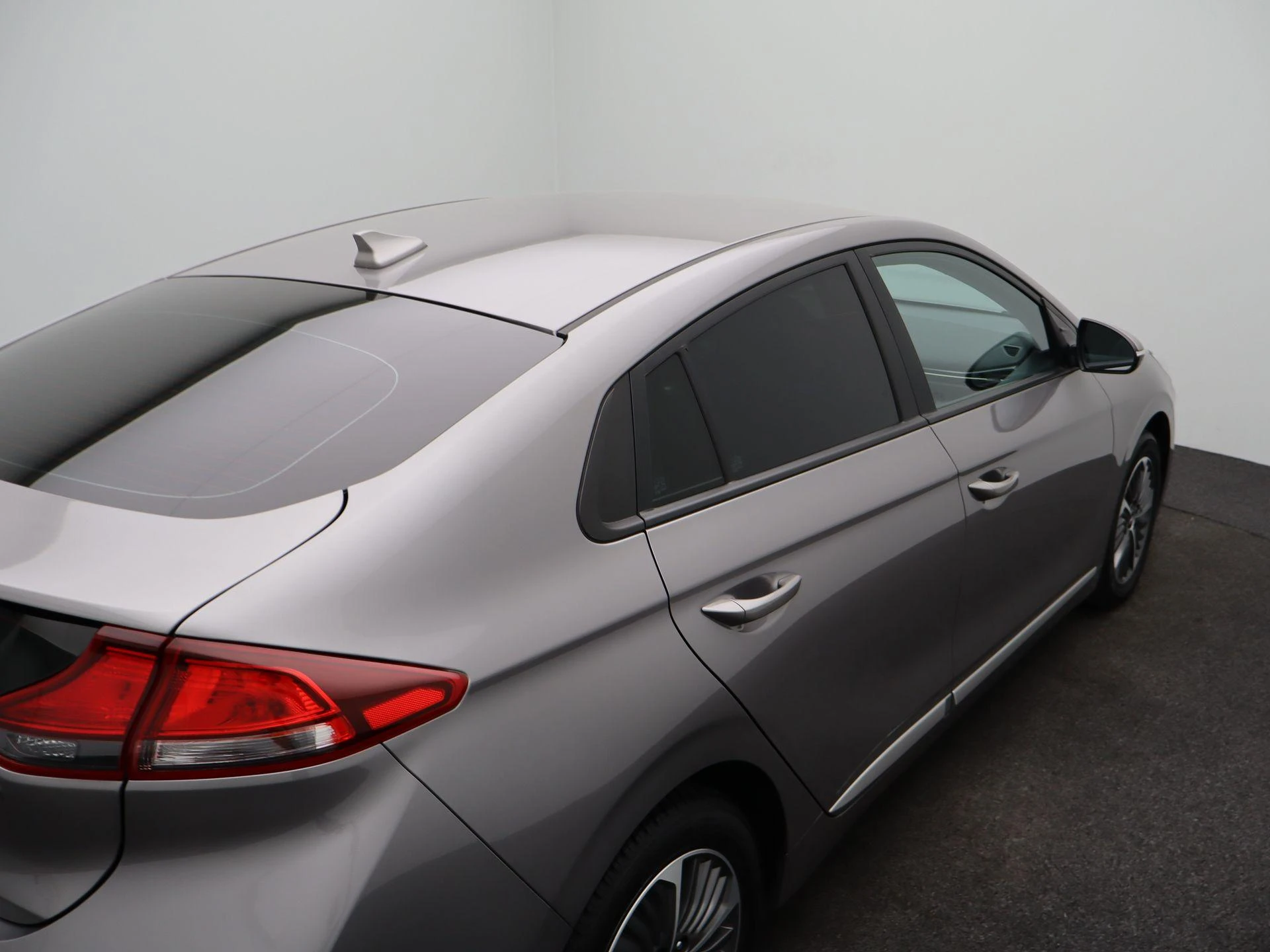 Hyundai-IONIQ-image-39