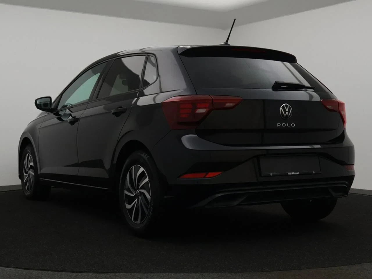 Volkswagen-Polo-image-9