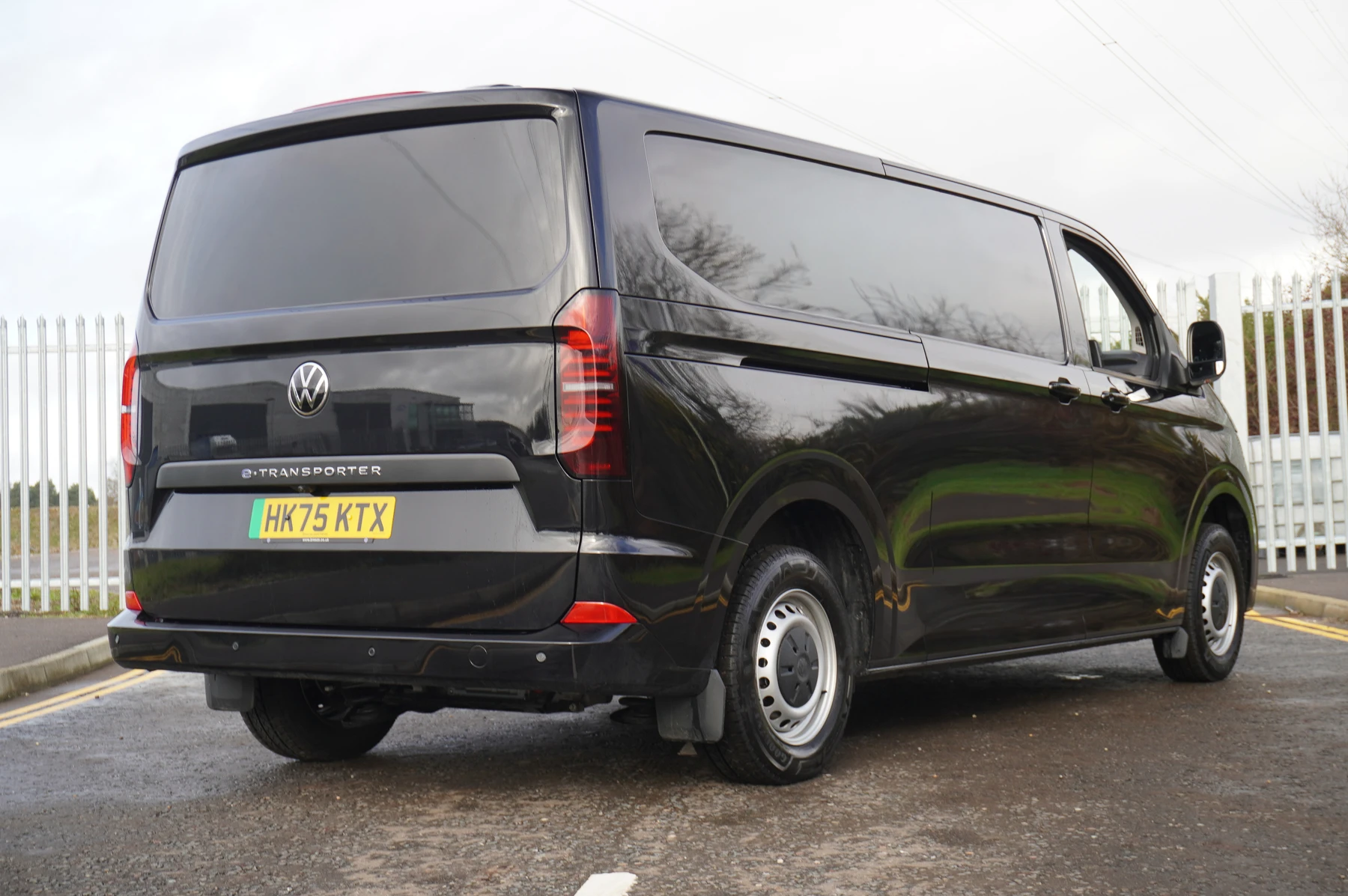 Volkswagen-Transporter-image-12