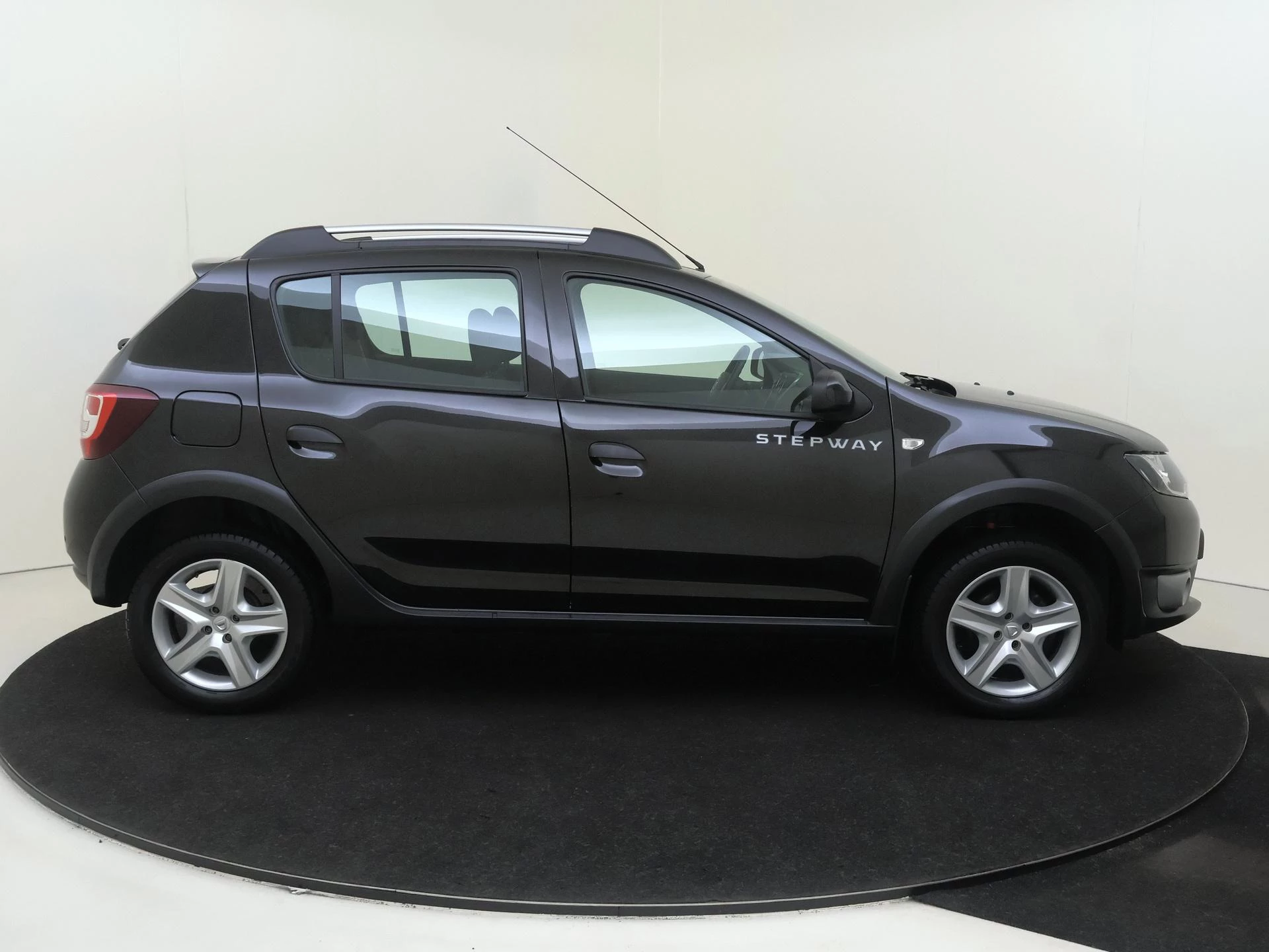 Dacia-Sandero Stepway-image-8