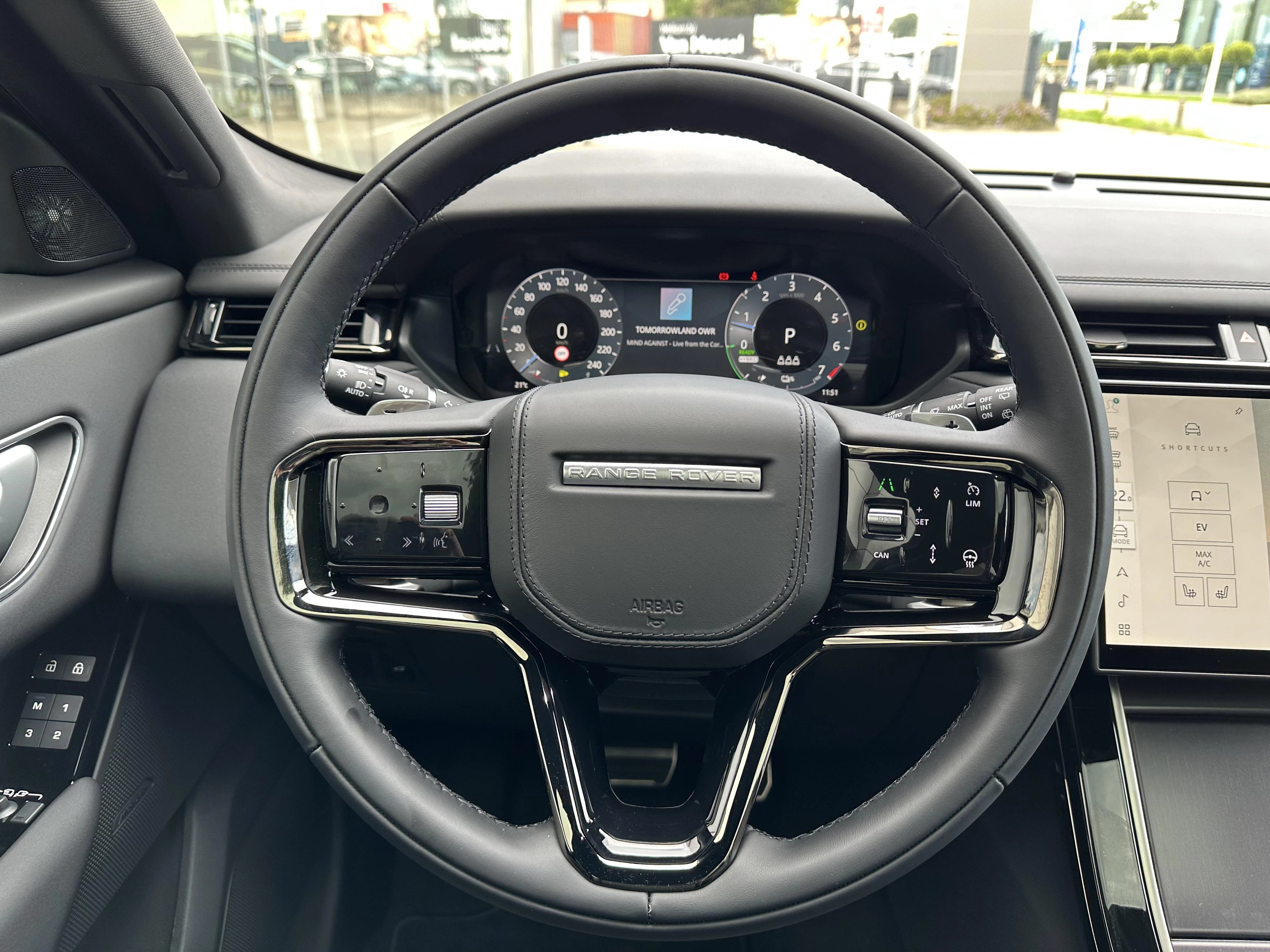 Land Rover-Range Rover Velar-image-16