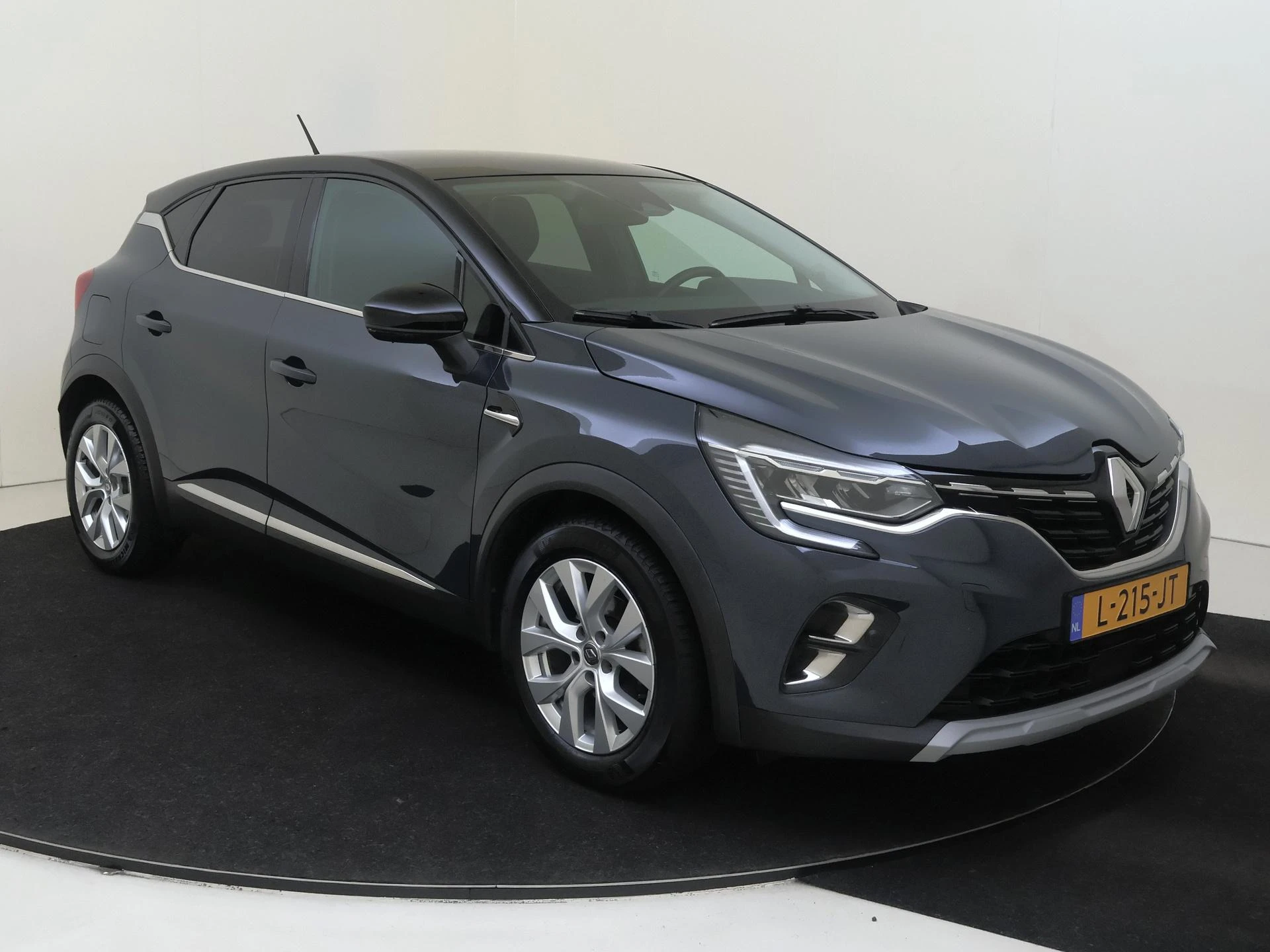 Renault-Captur-image-1