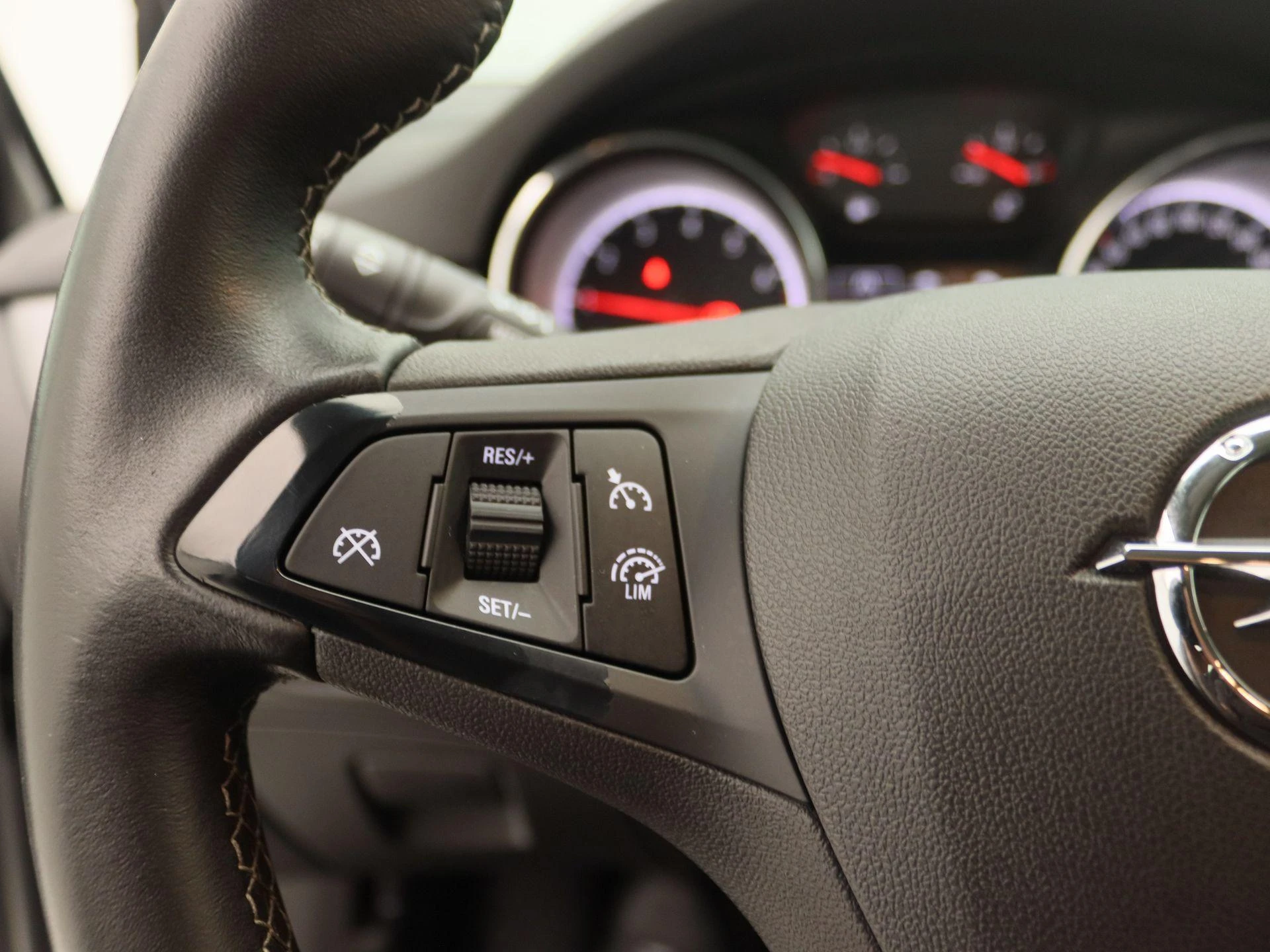 Opel-Astra-image-17