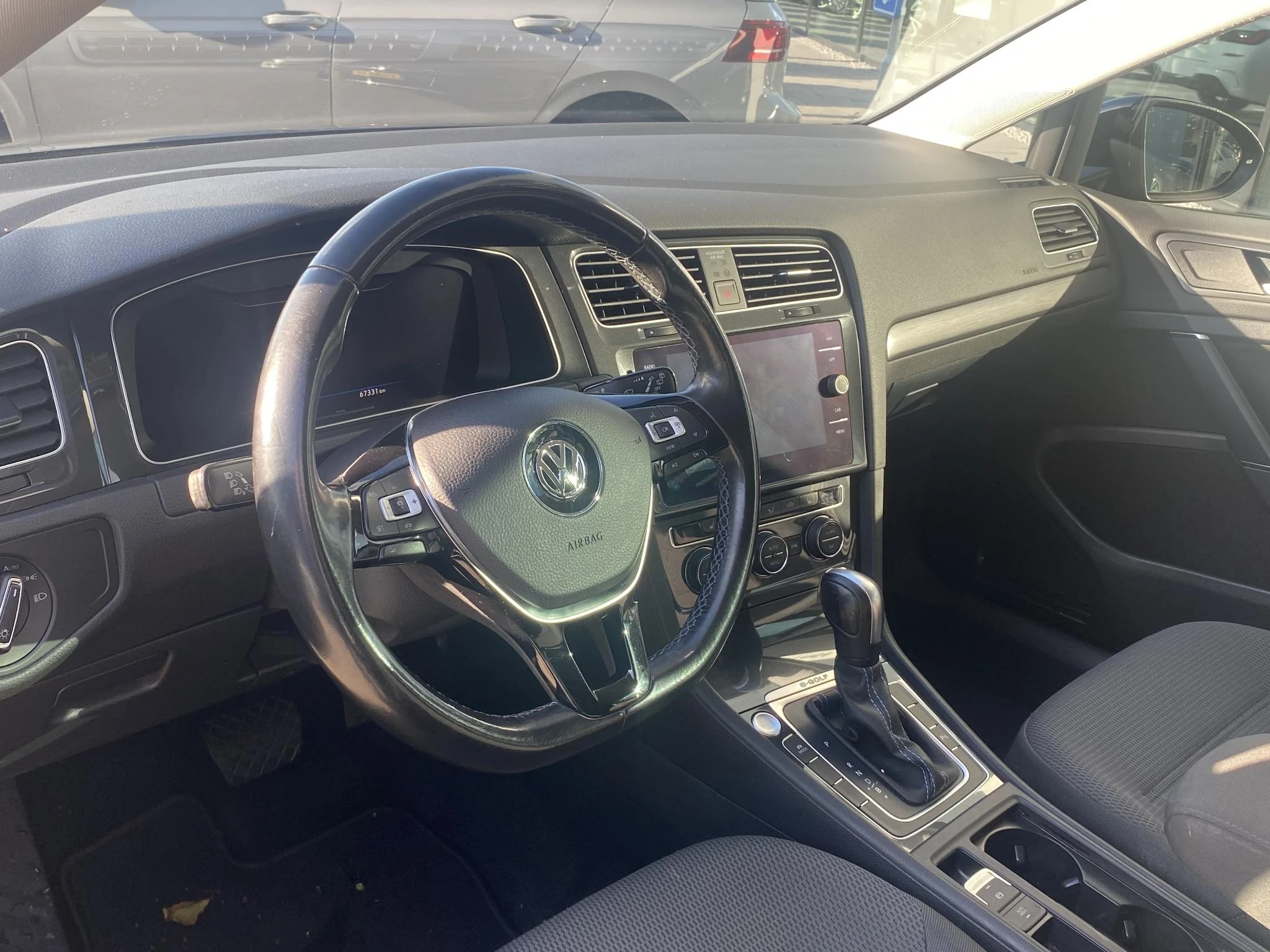 Volkswagen-e-Golf-image-3