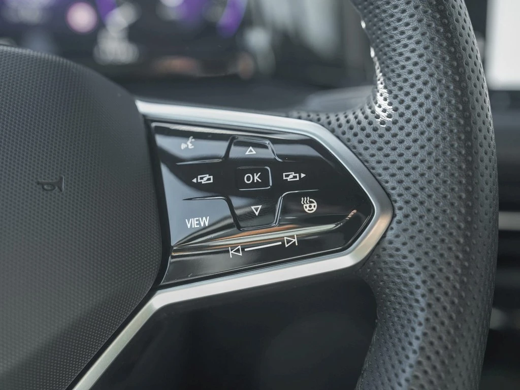 Volkswagen-Golf-image-16