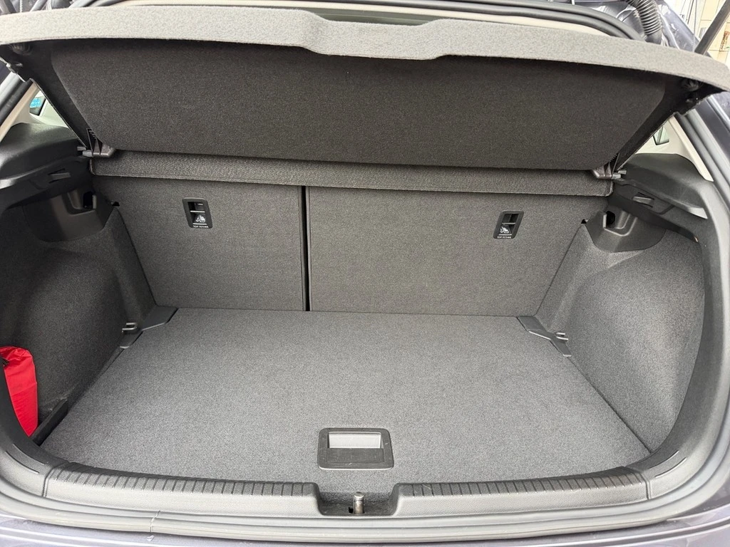 Volkswagen-Polo-image-12